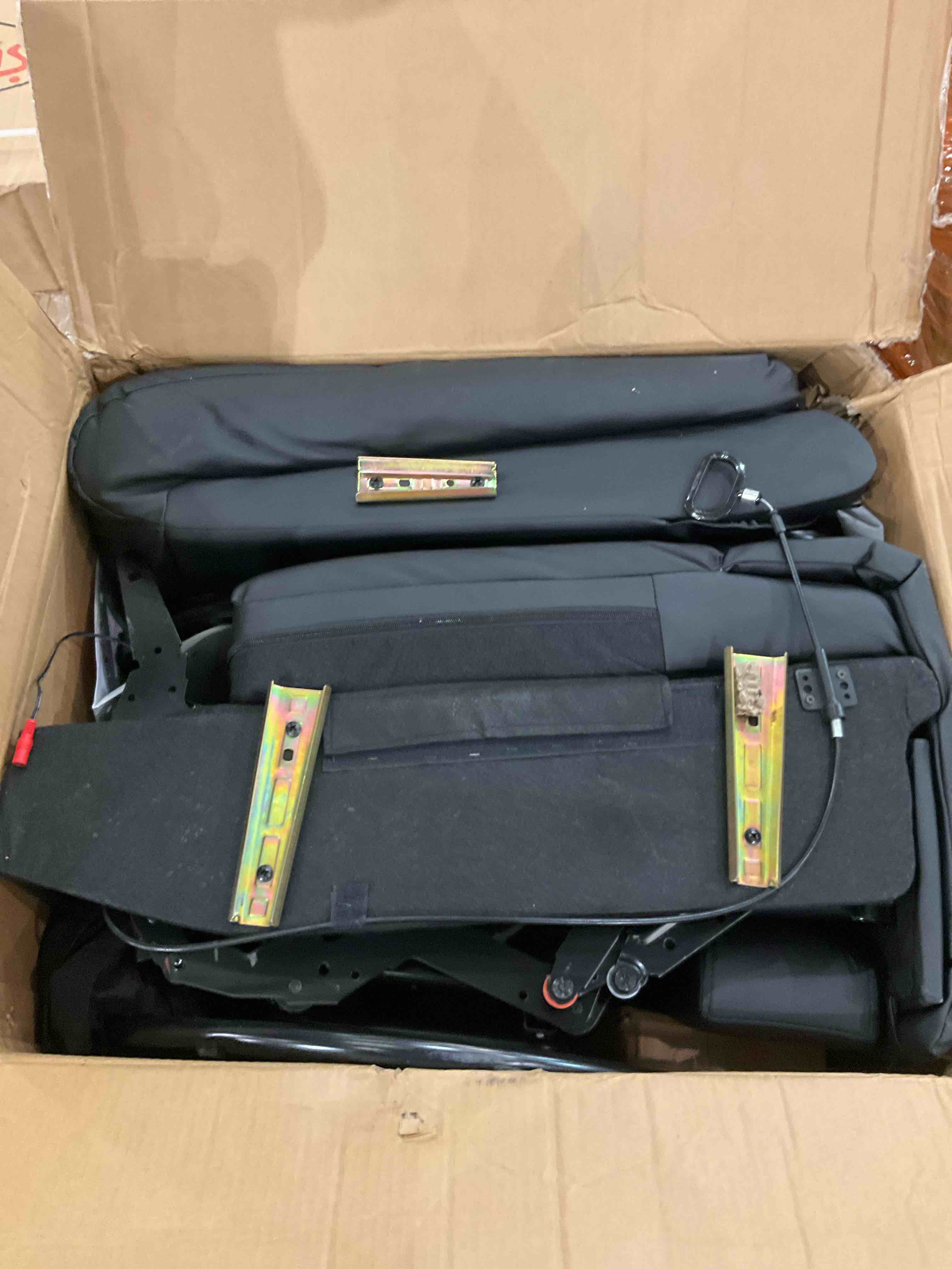 https://s3.amazonaws.com/lotting-images-prod/BargainHunt/BHL00087200_1717503438507.jpeg