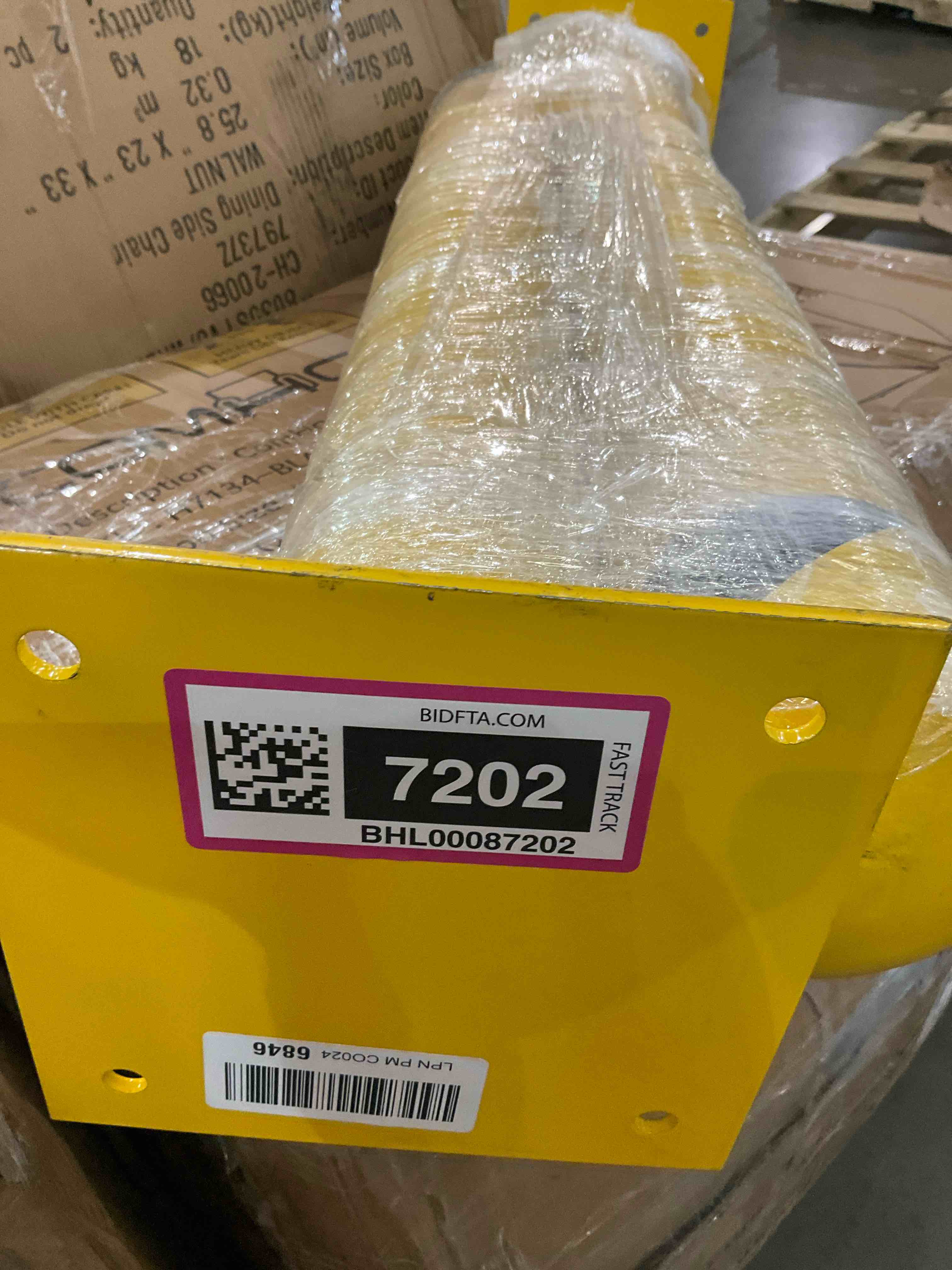 VEVOR Safety Bollard, 36 Inch Height Bollard Post, 4.5 Inch Diameter Steel Pipe Safety Bollard Post, Yellow Steel Bollard, Steel Safety Bollard with 8 Anchor Bolts, Perfect for Traffic-Sensitive Area
