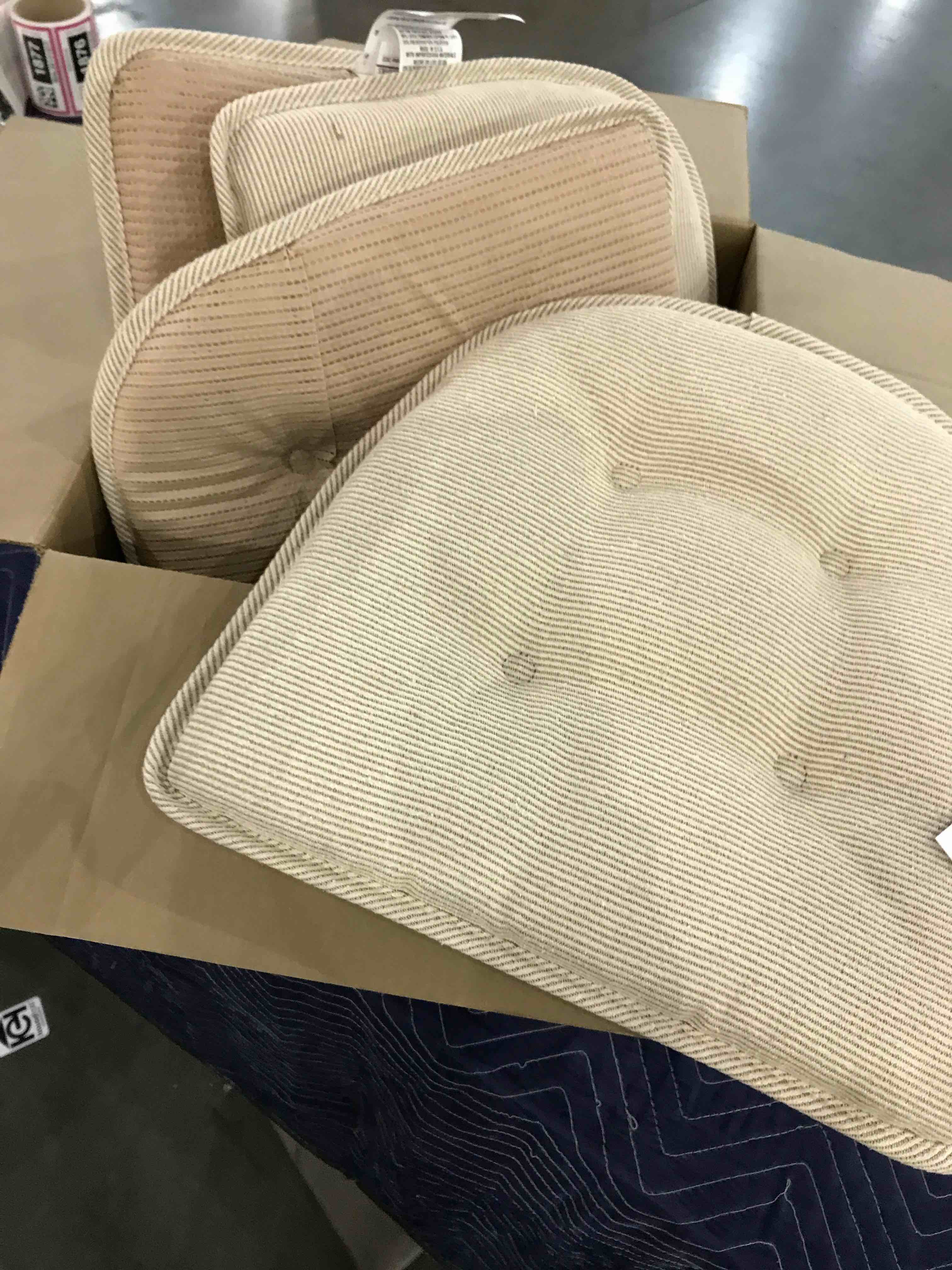 https://s3.amazonaws.com/lotting-images-prod/BargainHunt/BHL00087694_1706617277117.jpeg