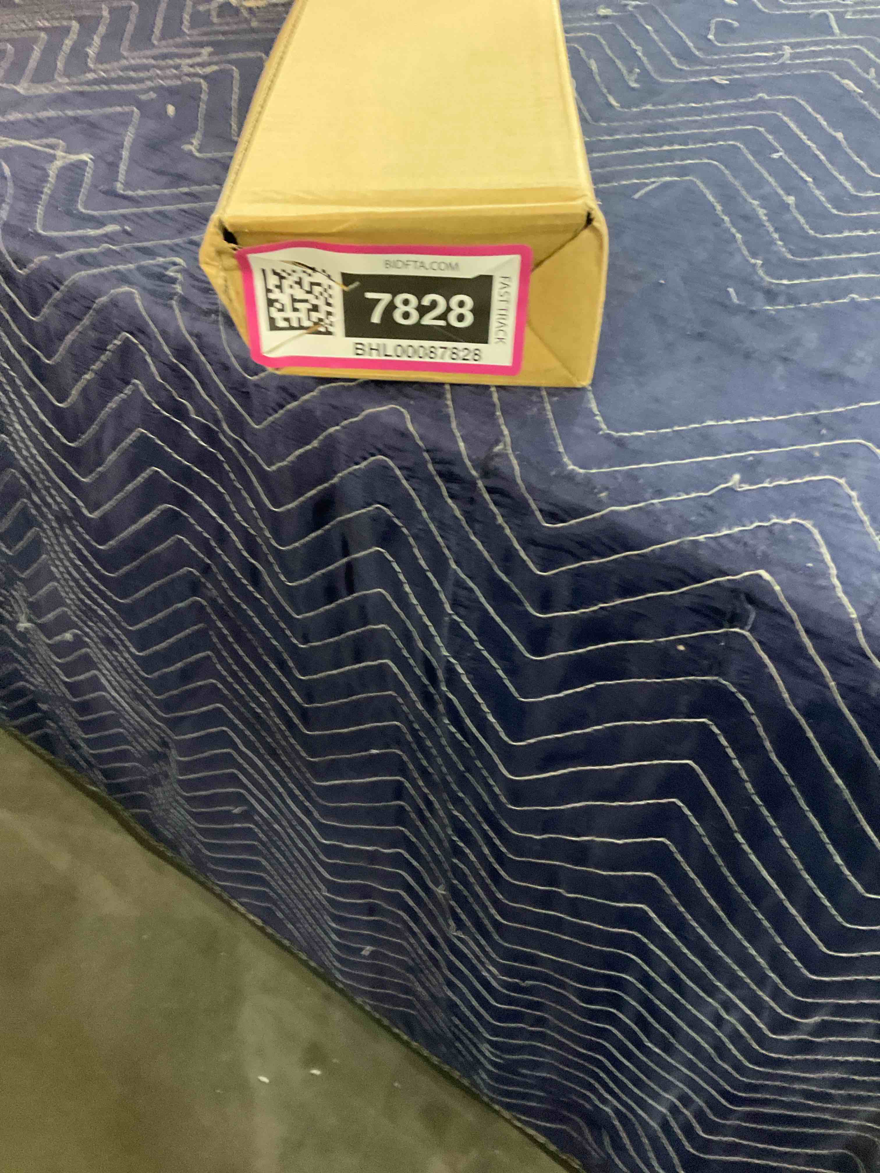 https://s3.amazonaws.com/lotting-images-prod/BargainHunt/BHL00087828_1706791375694.jpeg