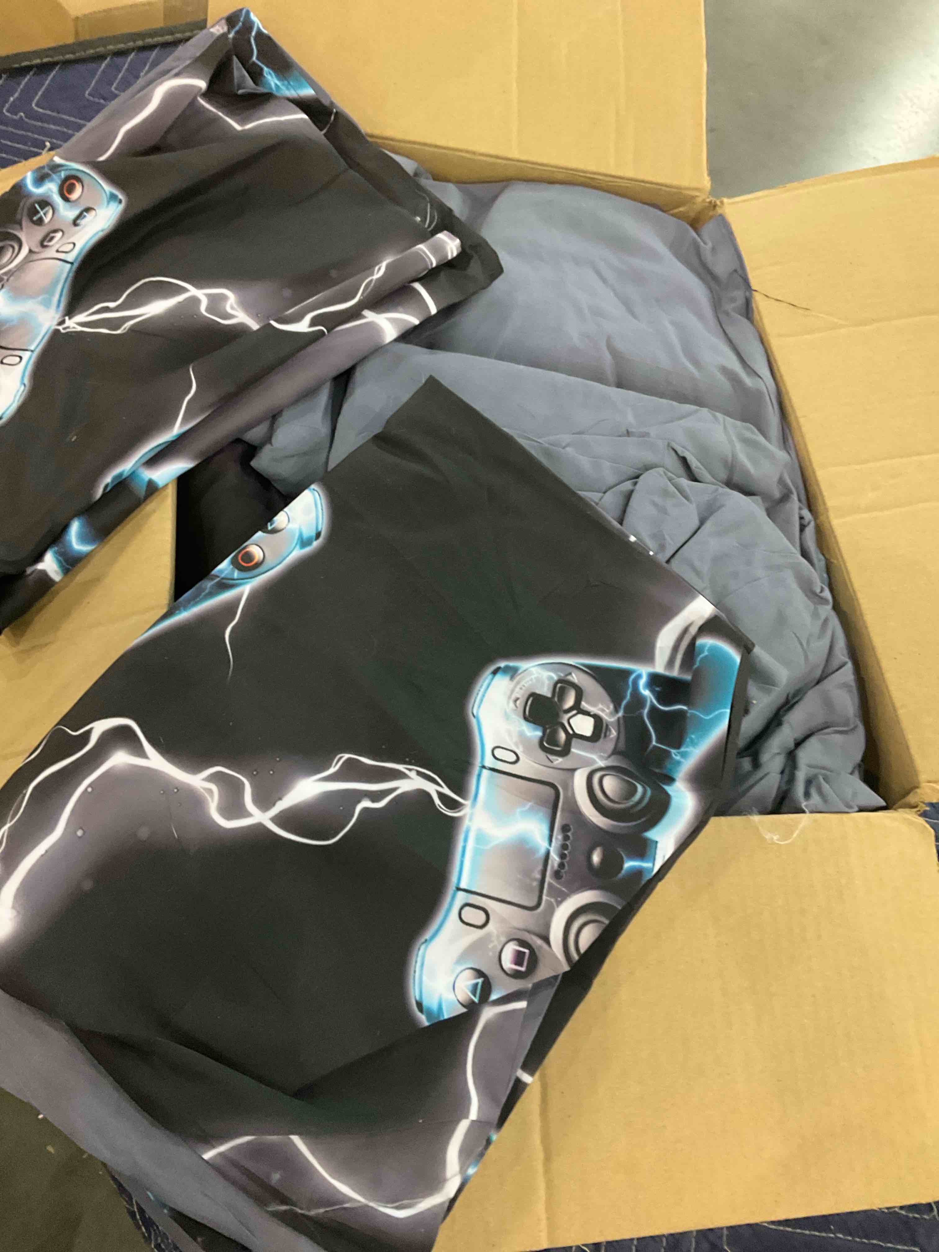 https://s3.amazonaws.com/lotting-images-prod/BargainHunt/BHL00087832_1706792351717.jpeg