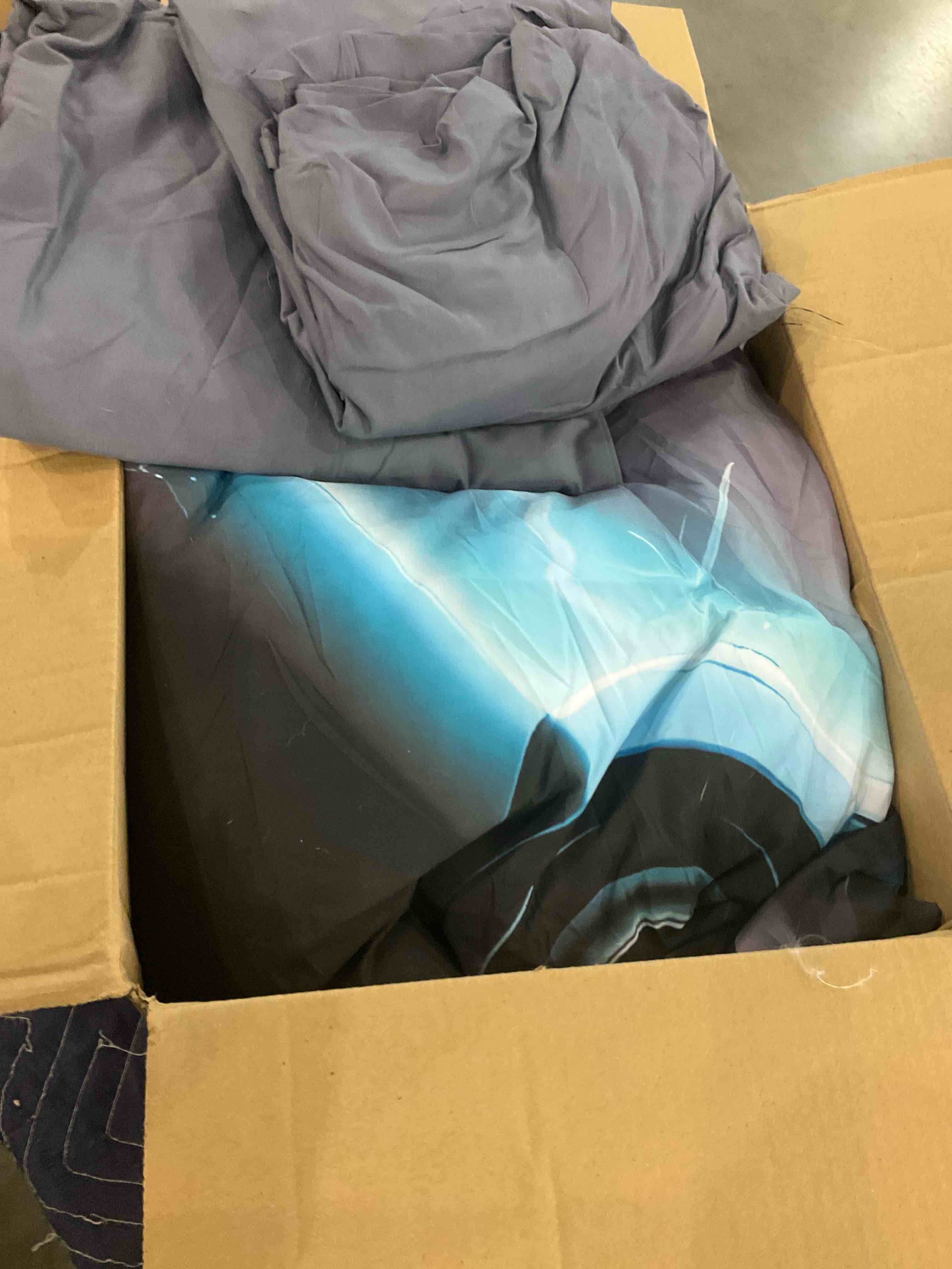 https://s3.amazonaws.com/lotting-images-prod/BargainHunt/BHL00087832_1706792363202.jpeg