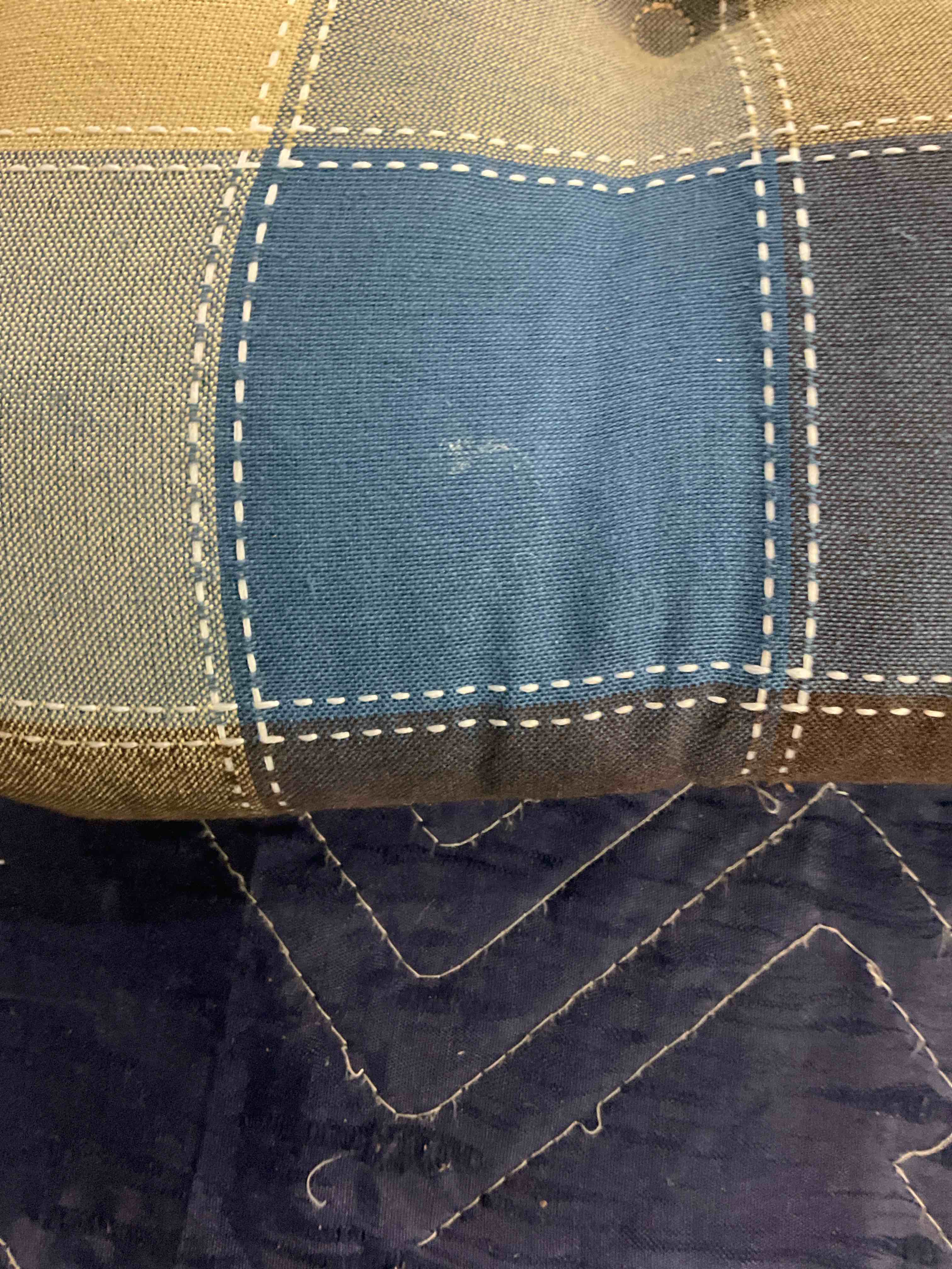 https://s3.amazonaws.com/lotting-images-prod/BargainHunt/BHL00087836_1706792963706.jpeg