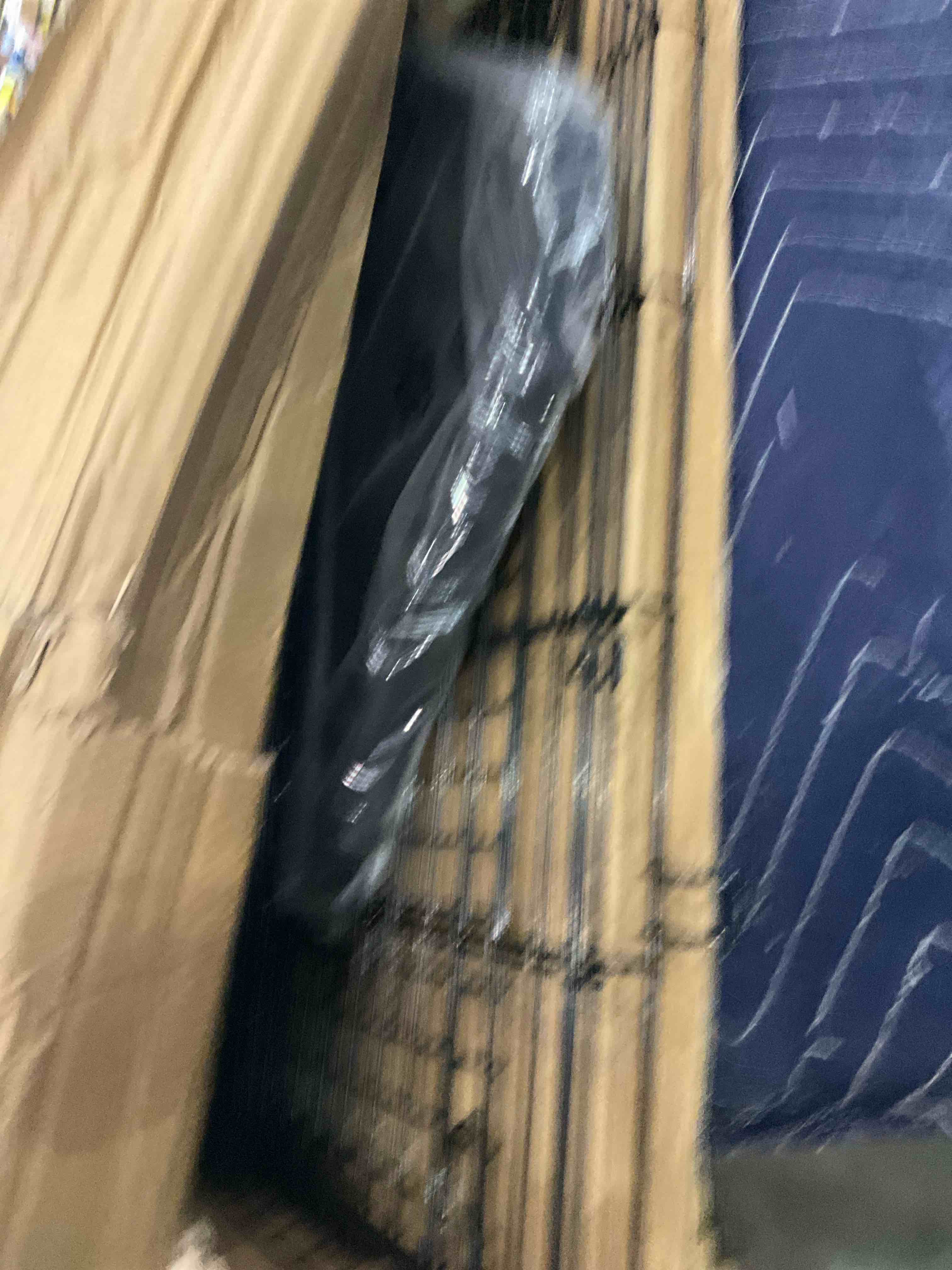 https://s3.amazonaws.com/lotting-images-prod/BargainHunt/BHL00087837_1706793101593.jpeg