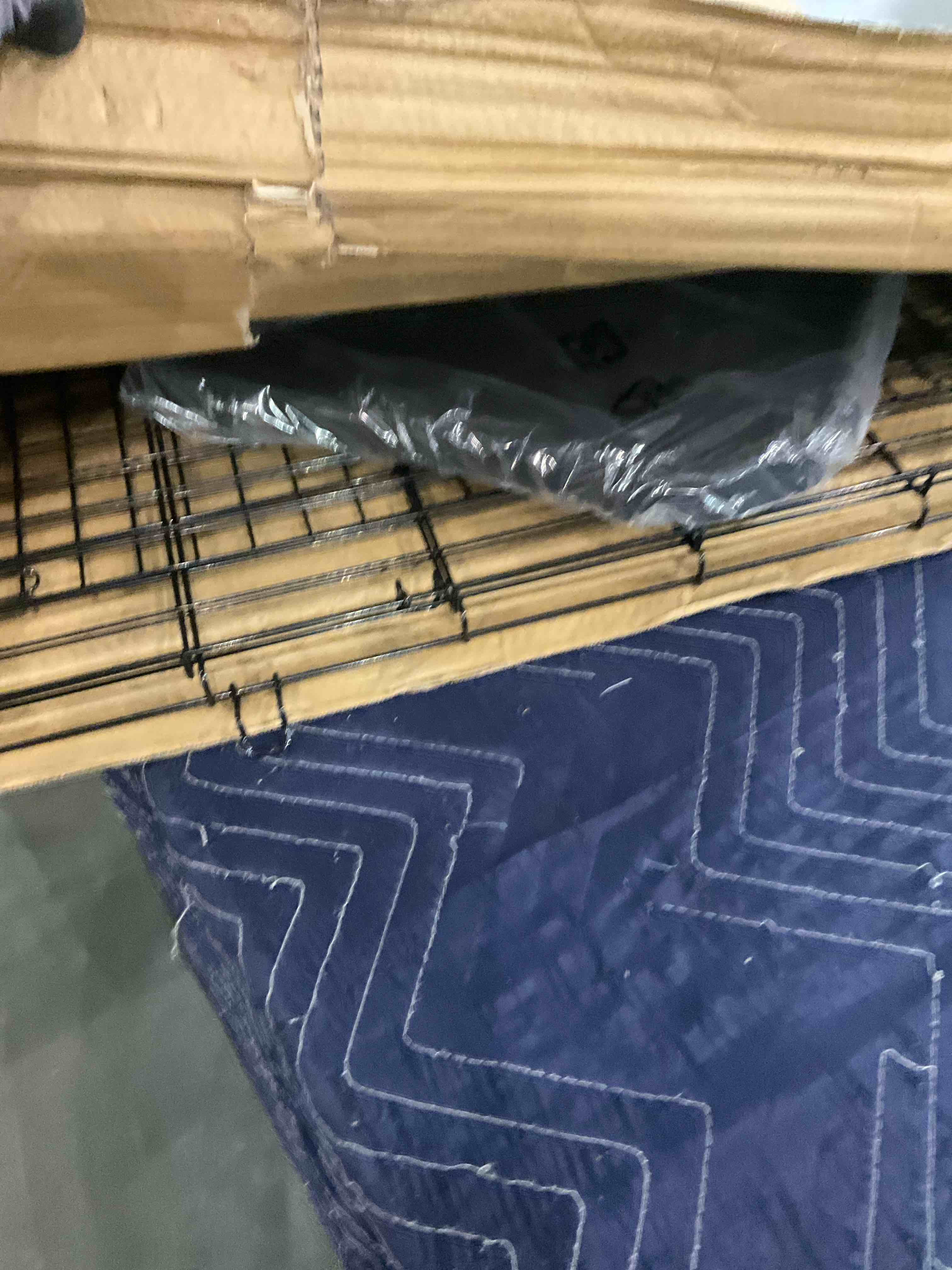 https://s3.amazonaws.com/lotting-images-prod/BargainHunt/BHL00087837_1706793106103.jpeg