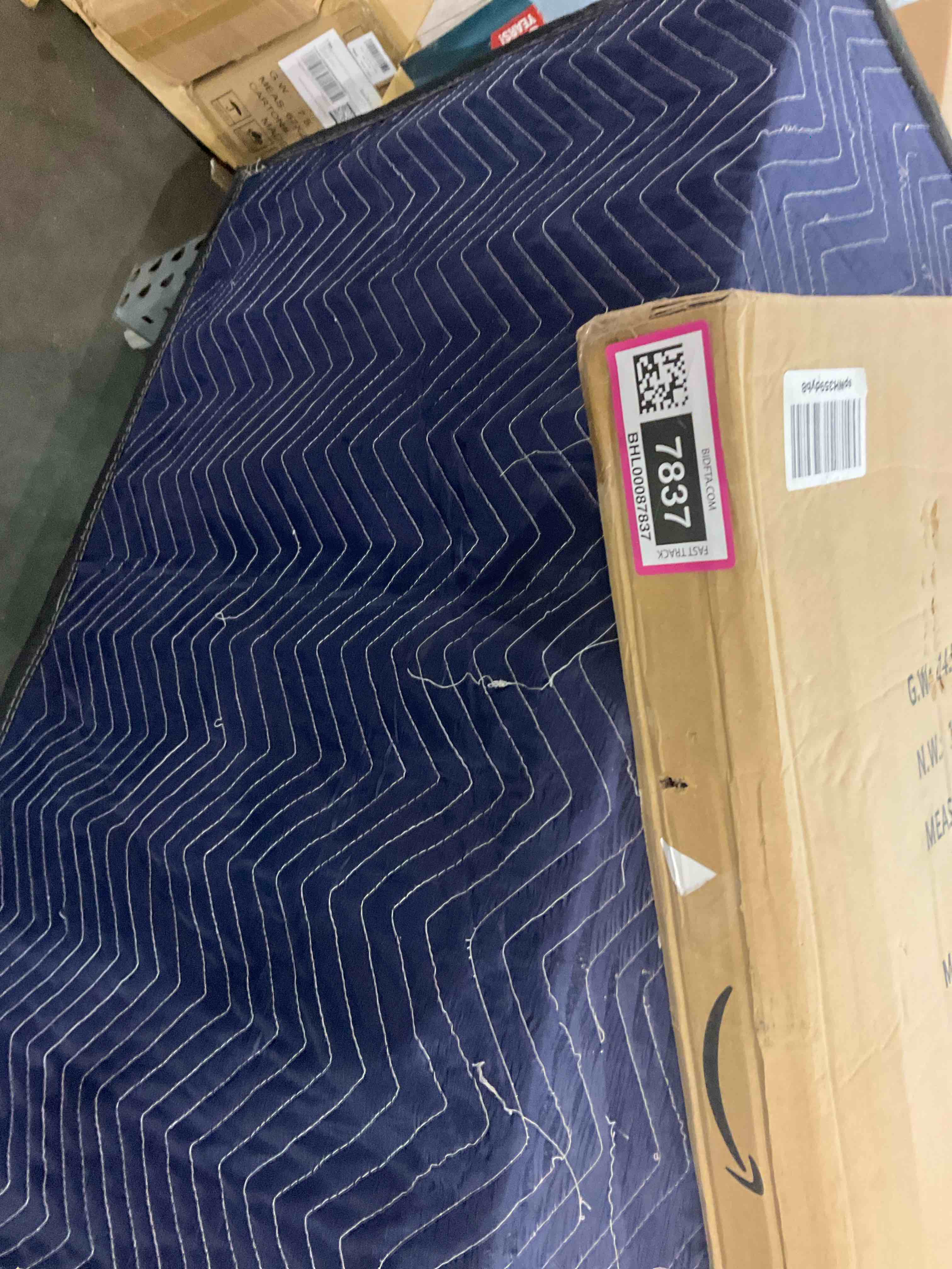 https://s3.amazonaws.com/lotting-images-prod/BargainHunt/BHL00087837_1706793169615.jpeg