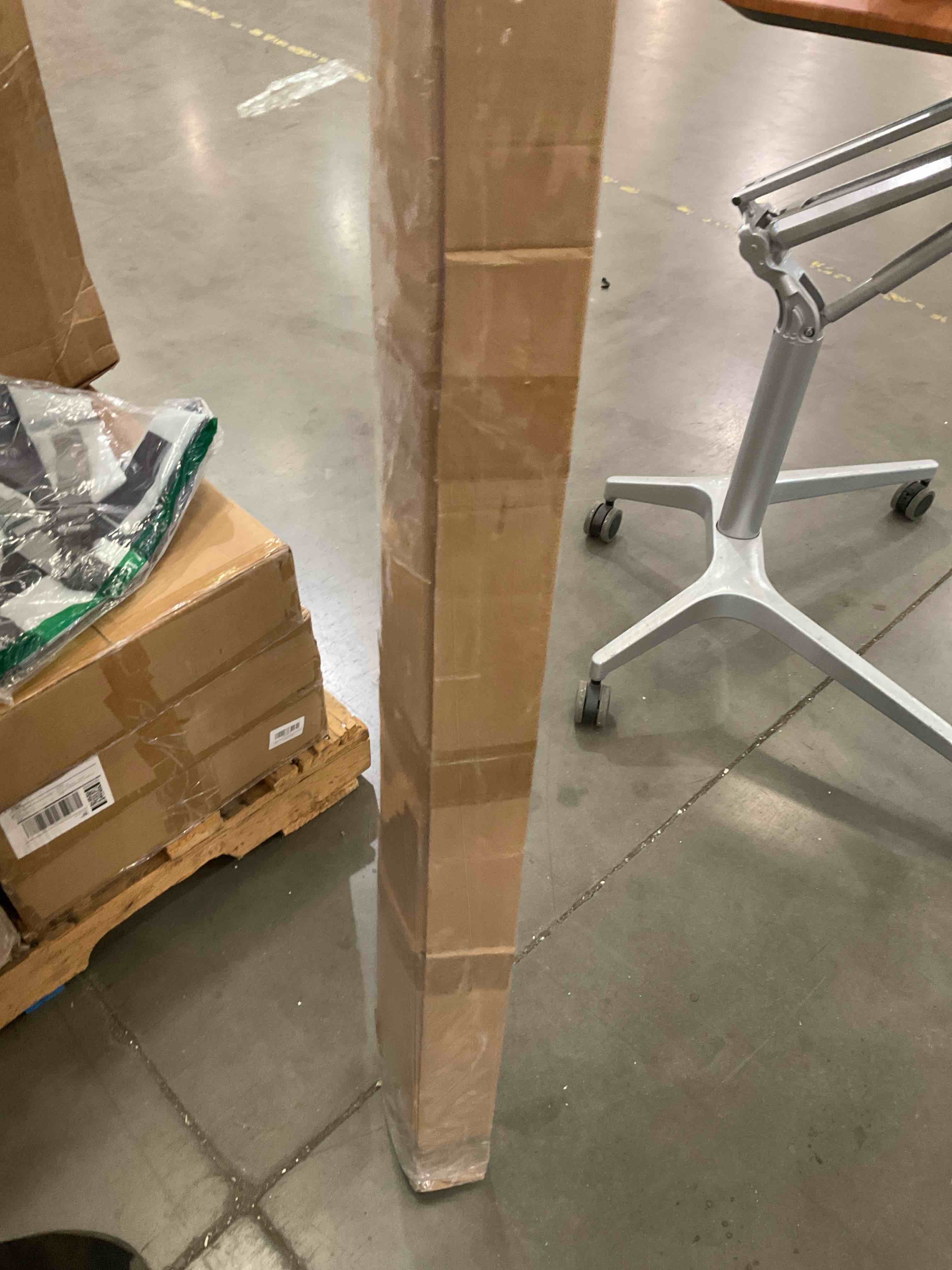 https://s3.amazonaws.com/lotting-images-prod/BargainHunt/BHL00100128_1708457116489.jpeg