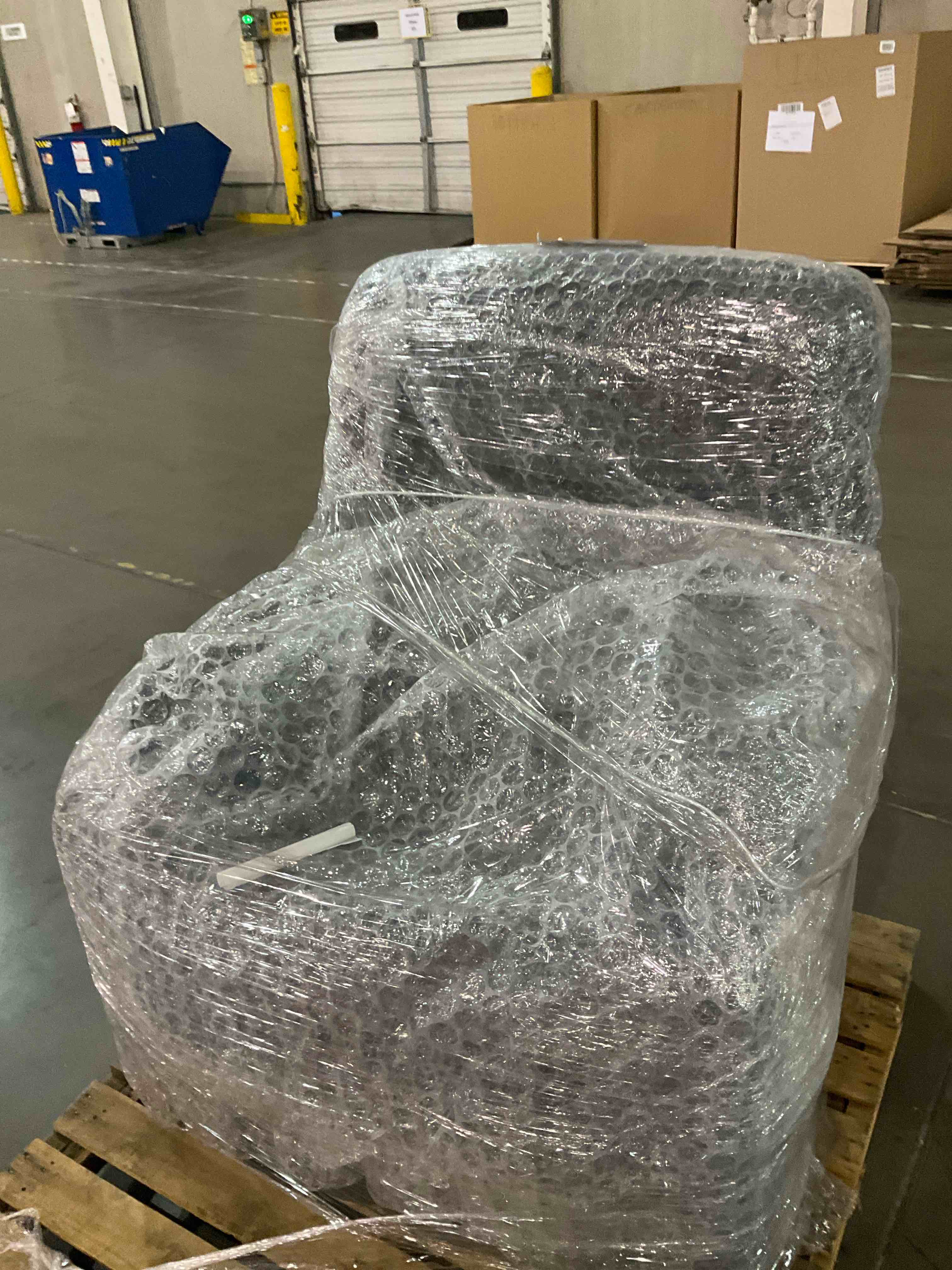 https://s3.amazonaws.com/lotting-images-prod/BargainHunt/BHL00100476_1709036416416.jpeg