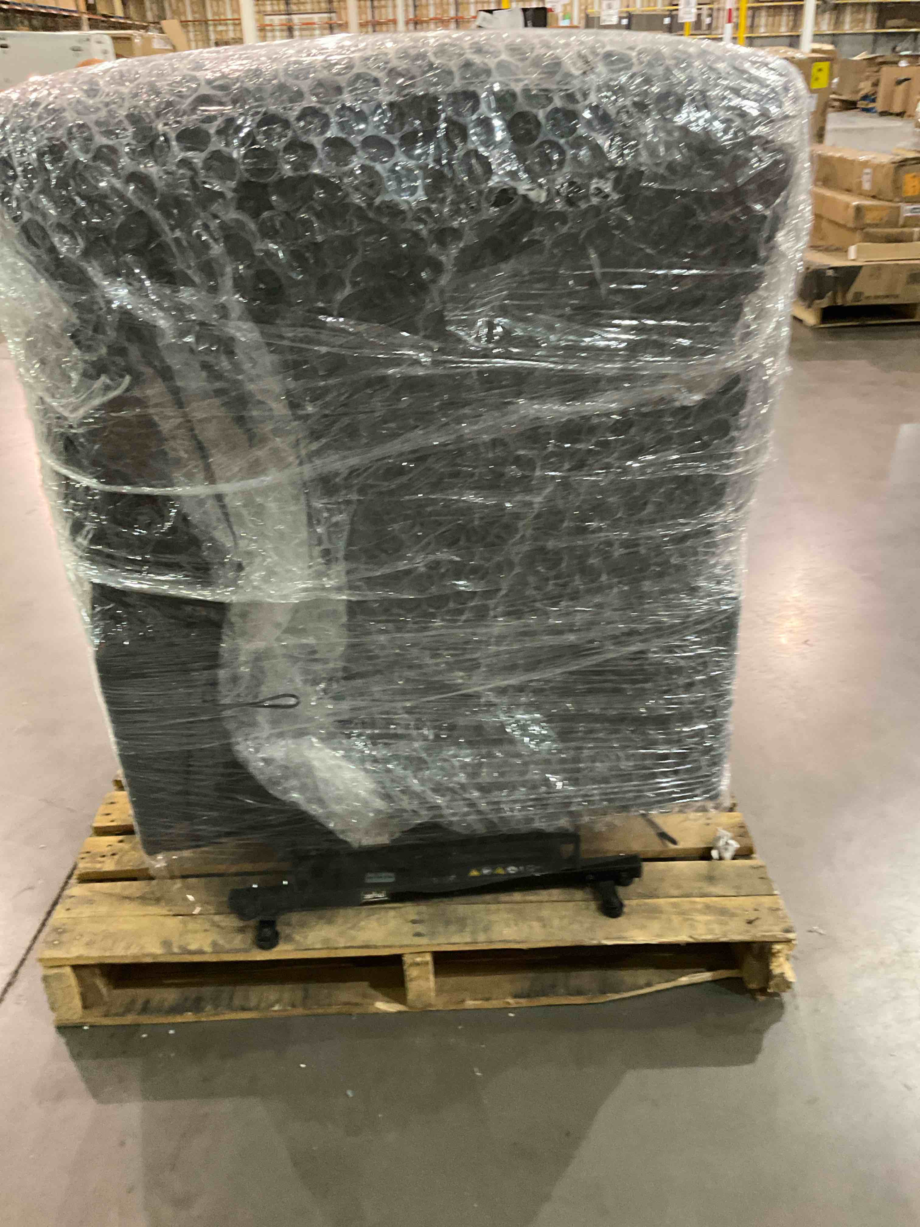https://s3.amazonaws.com/lotting-images-prod/BargainHunt/BHL00100476_1709036494676.jpeg