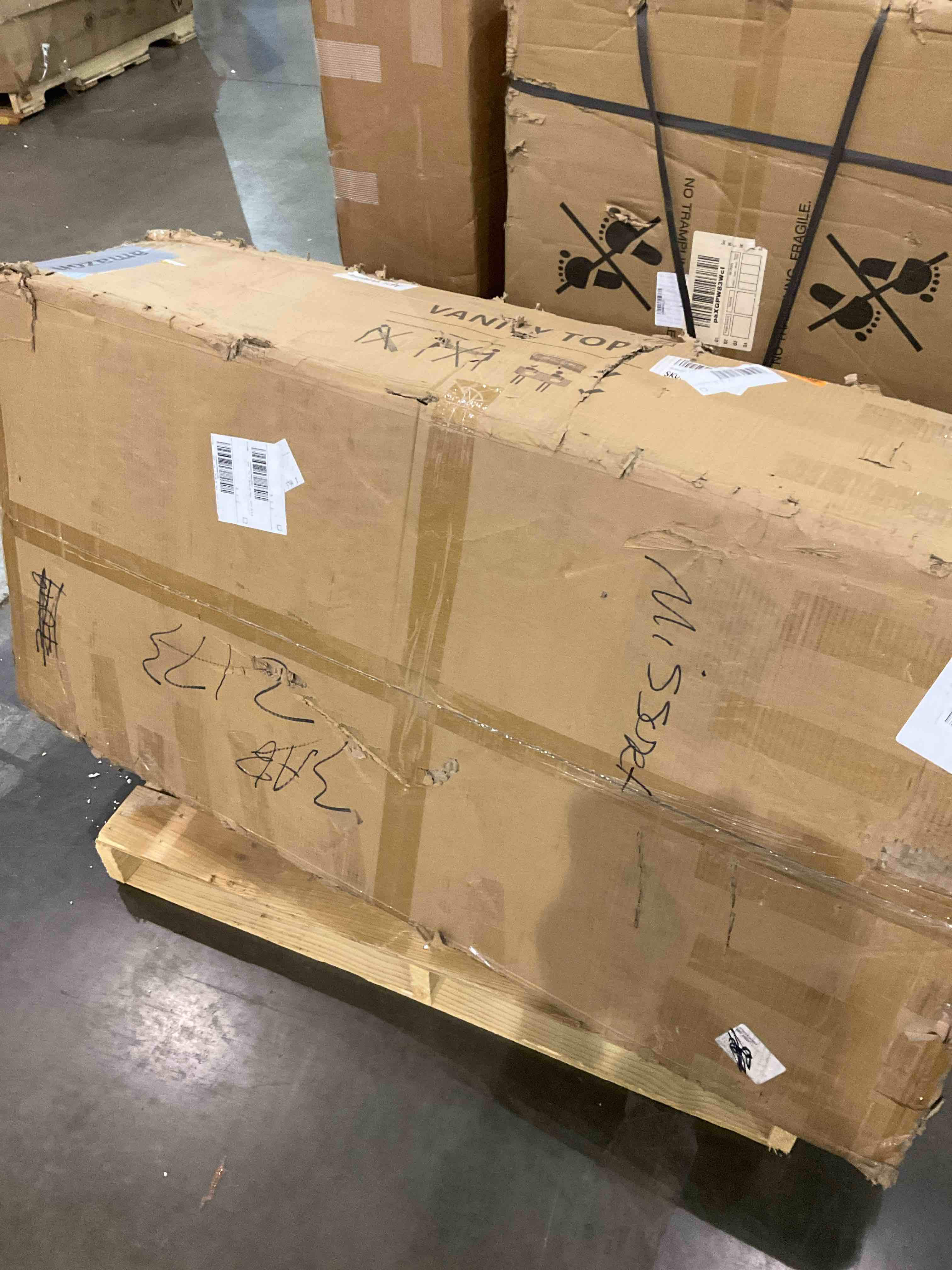 https://s3.amazonaws.com/lotting-images-prod/BargainHunt/BHL00100880_1708693748476.jpeg