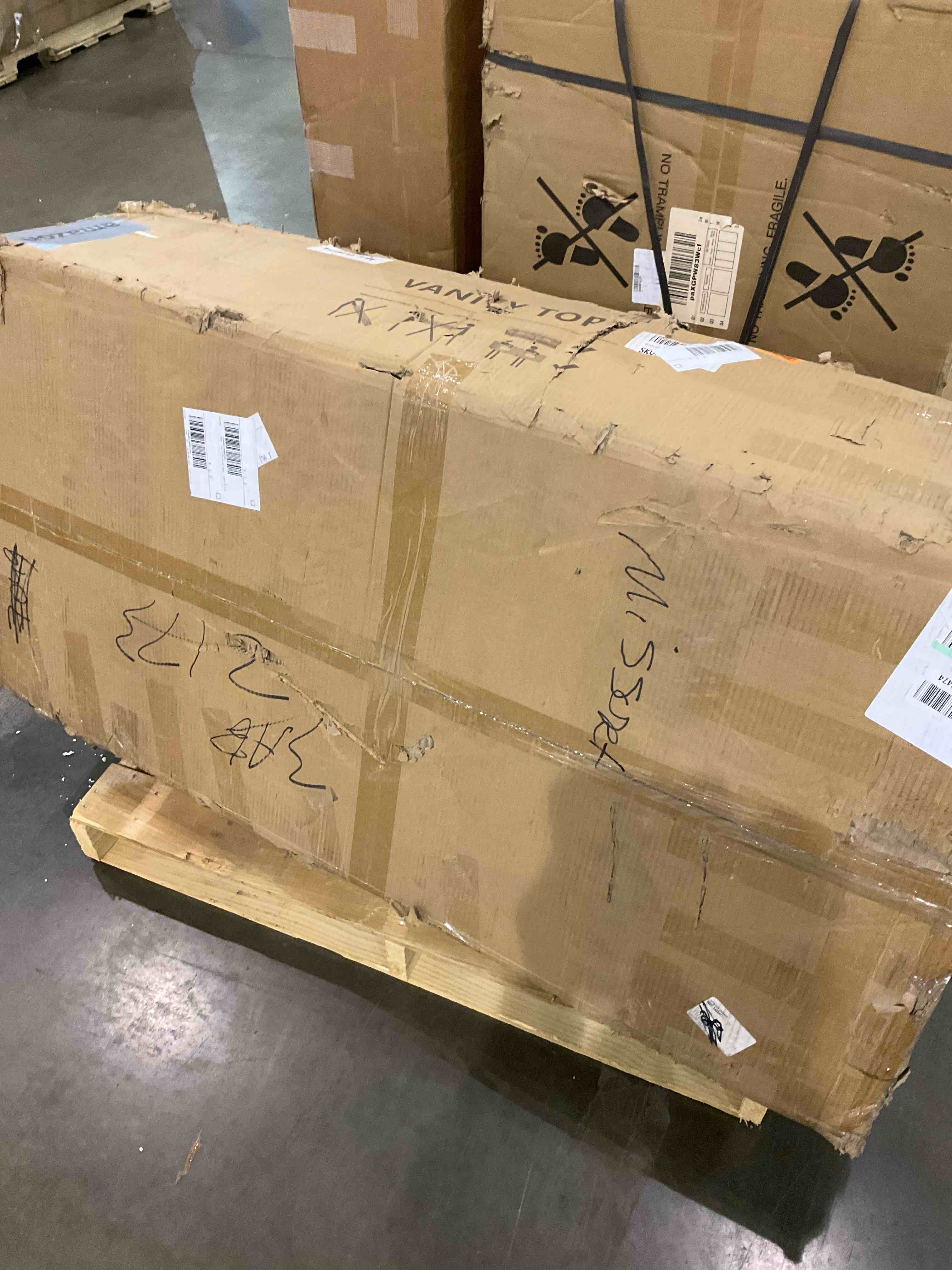 https://s3.amazonaws.com/lotting-images-prod/BargainHunt/BHL00100880_1708693749588.jpeg