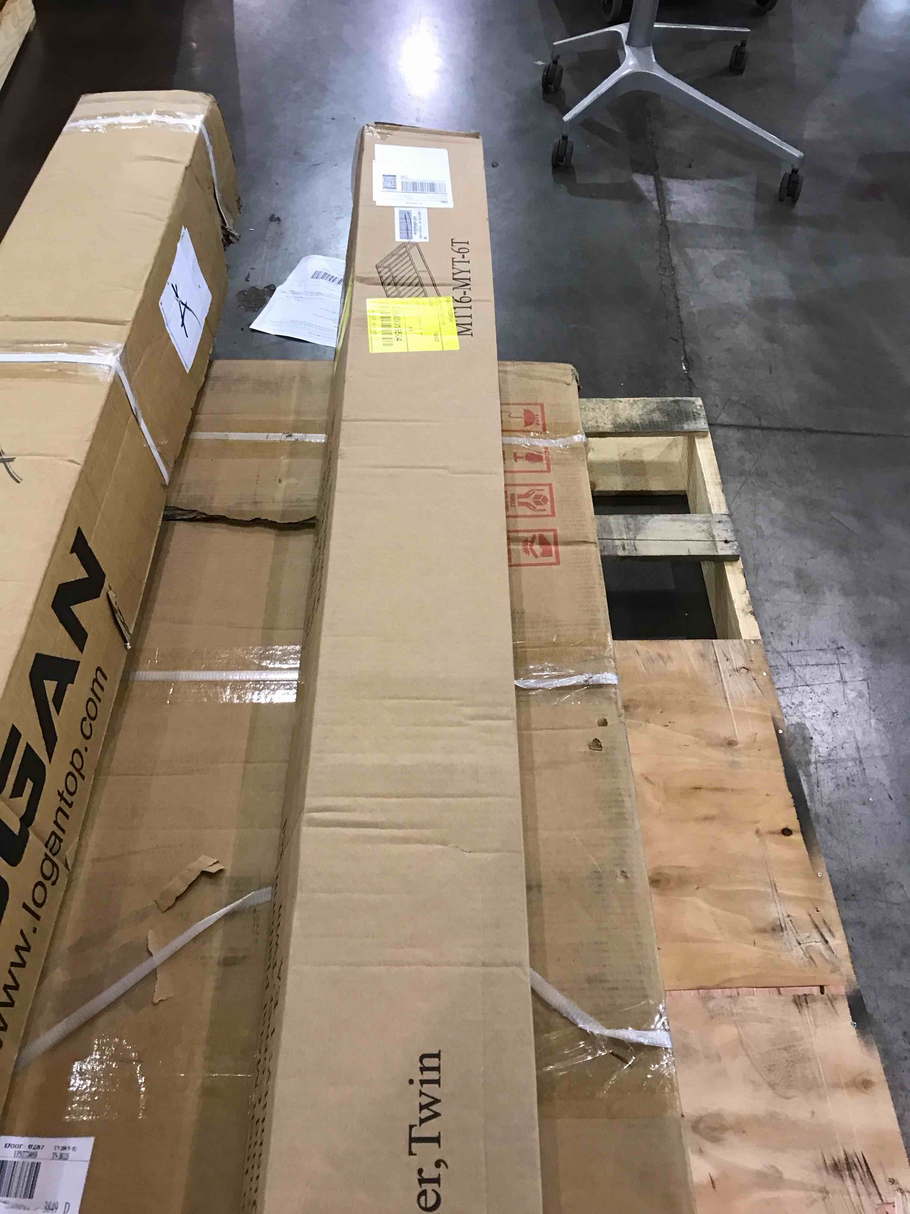 https://s3.amazonaws.com/lotting-images-prod/BargainHunt/BHL00101230_1709642551914.jpeg