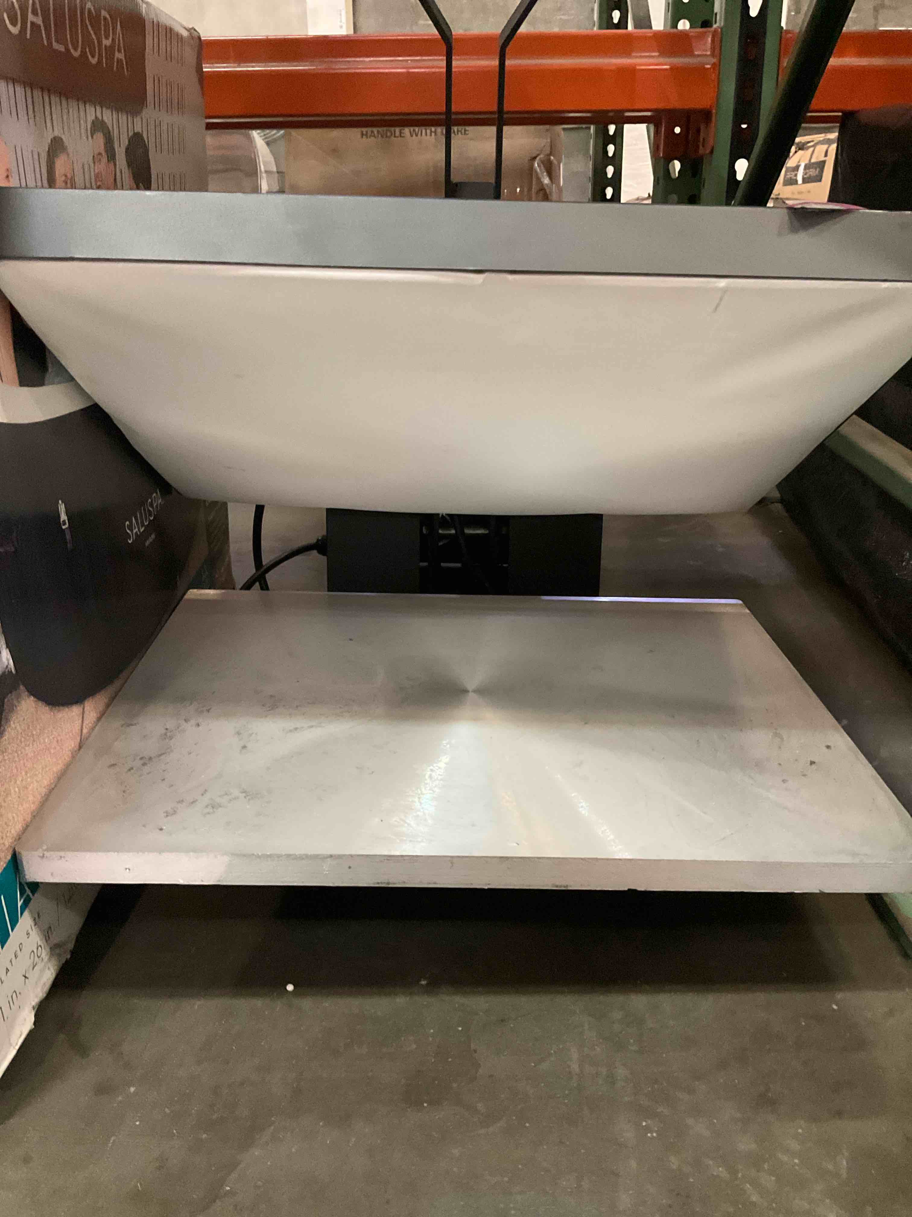 https://s3.amazonaws.com/lotting-images-prod/BargainHunt/BHL00101322_1710336741864.jpeg