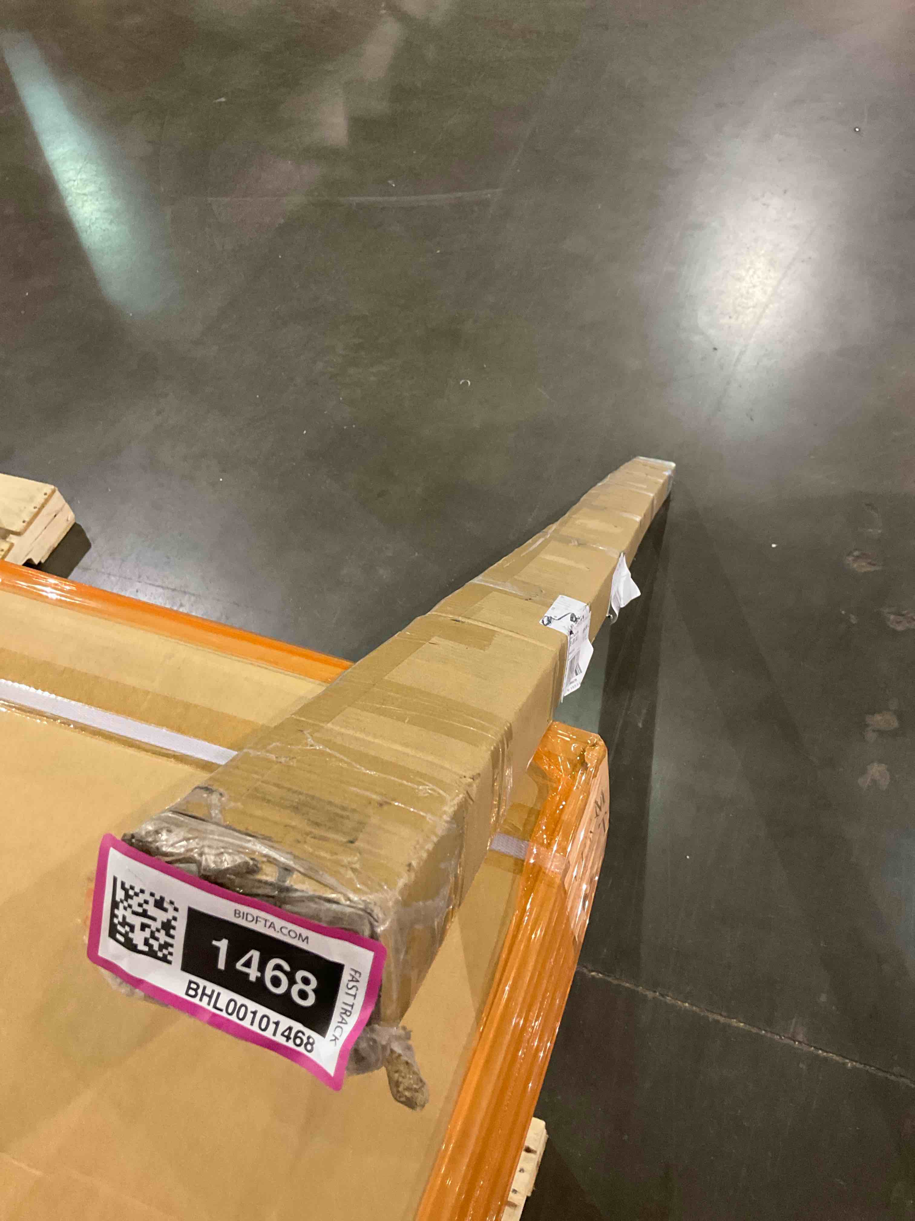 https://s3.amazonaws.com/lotting-images-prod/BargainHunt/BHL00101468_1711626662469.jpeg