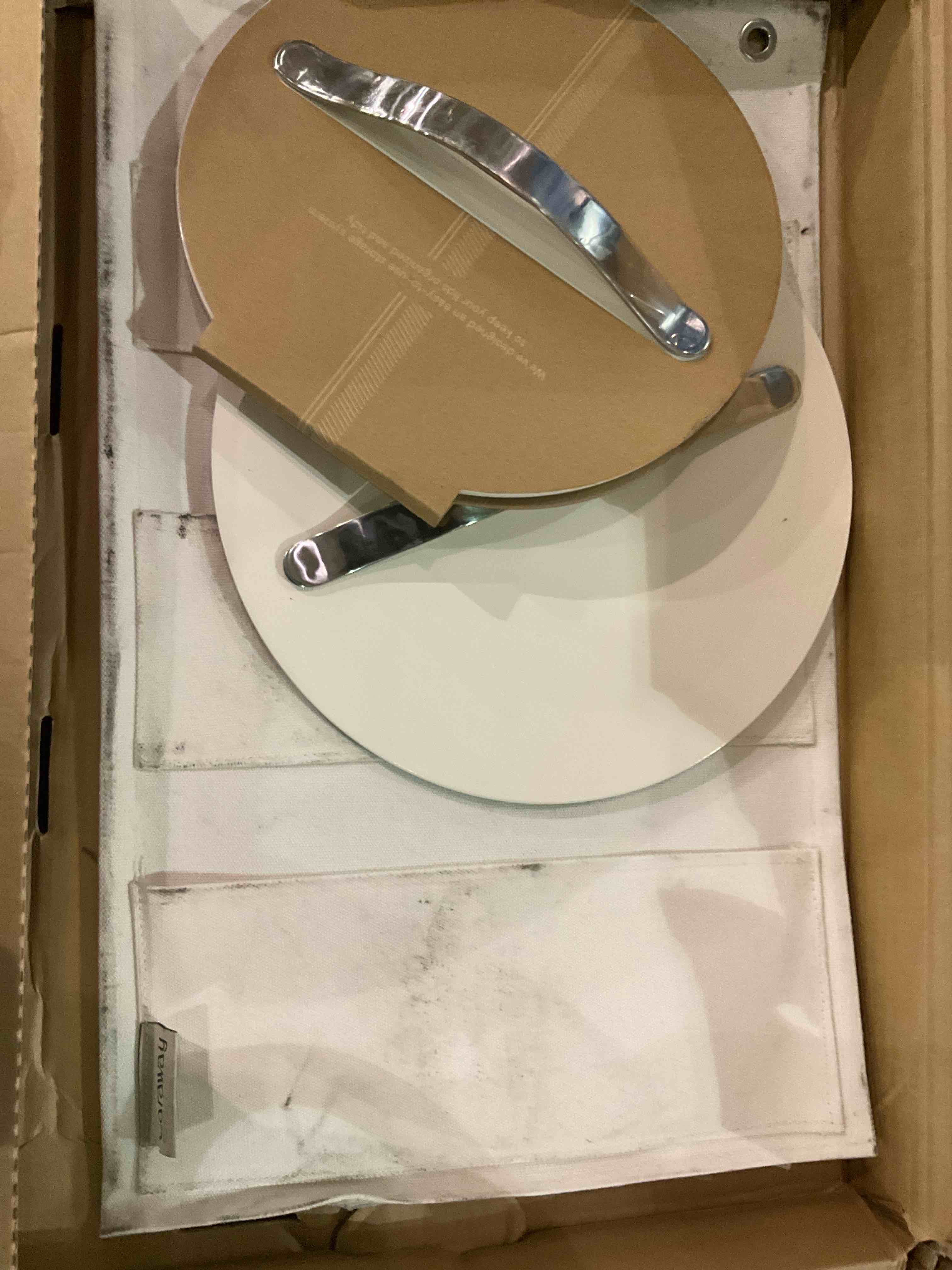 https://s3.amazonaws.com/lotting-images-prod/BargainHunt/BHL00101527_1707311576011.jpeg
