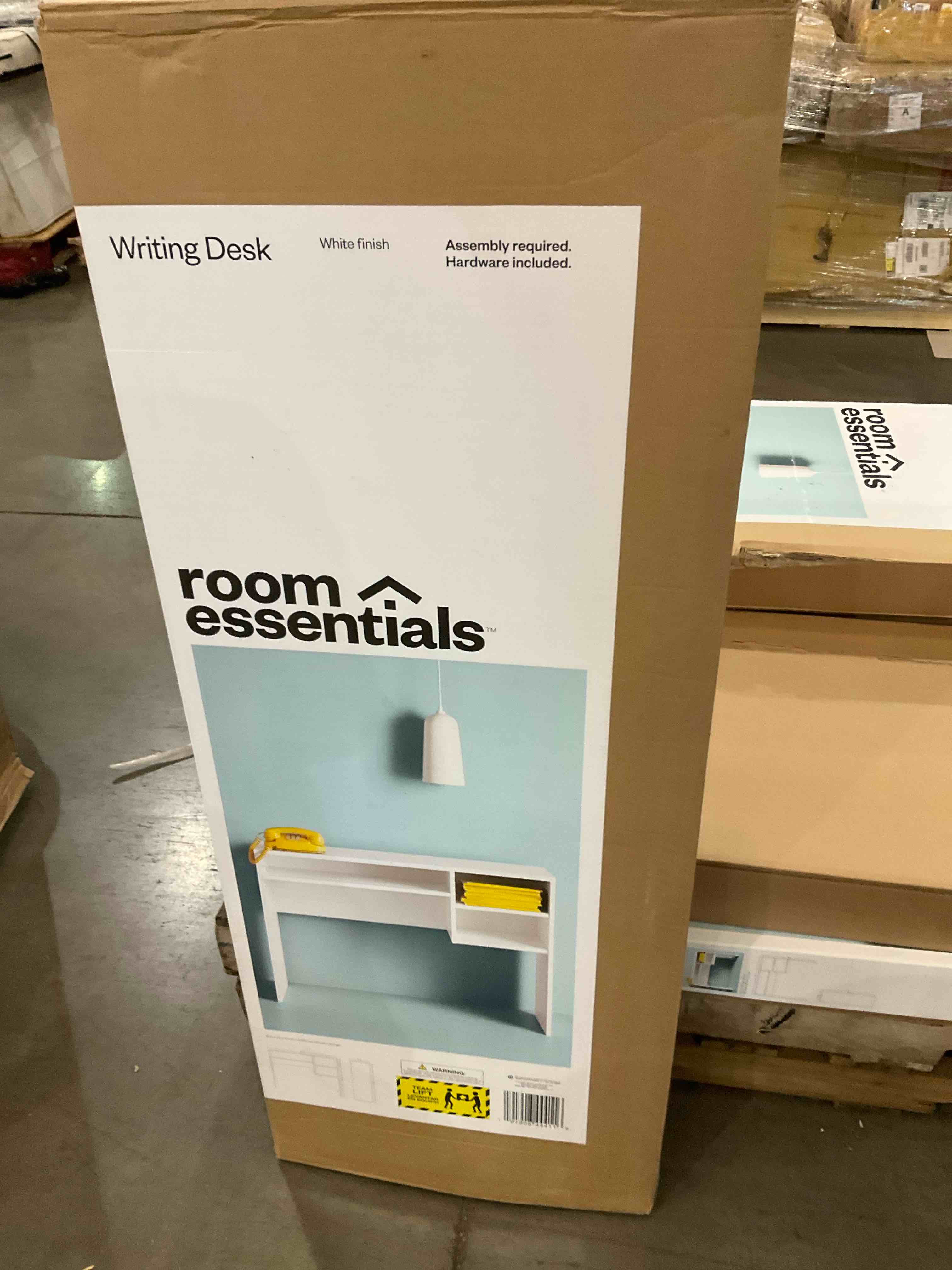 https://s3.amazonaws.com/lotting-images-prod/BargainHunt/BHL00101541_1707316437740.jpeg