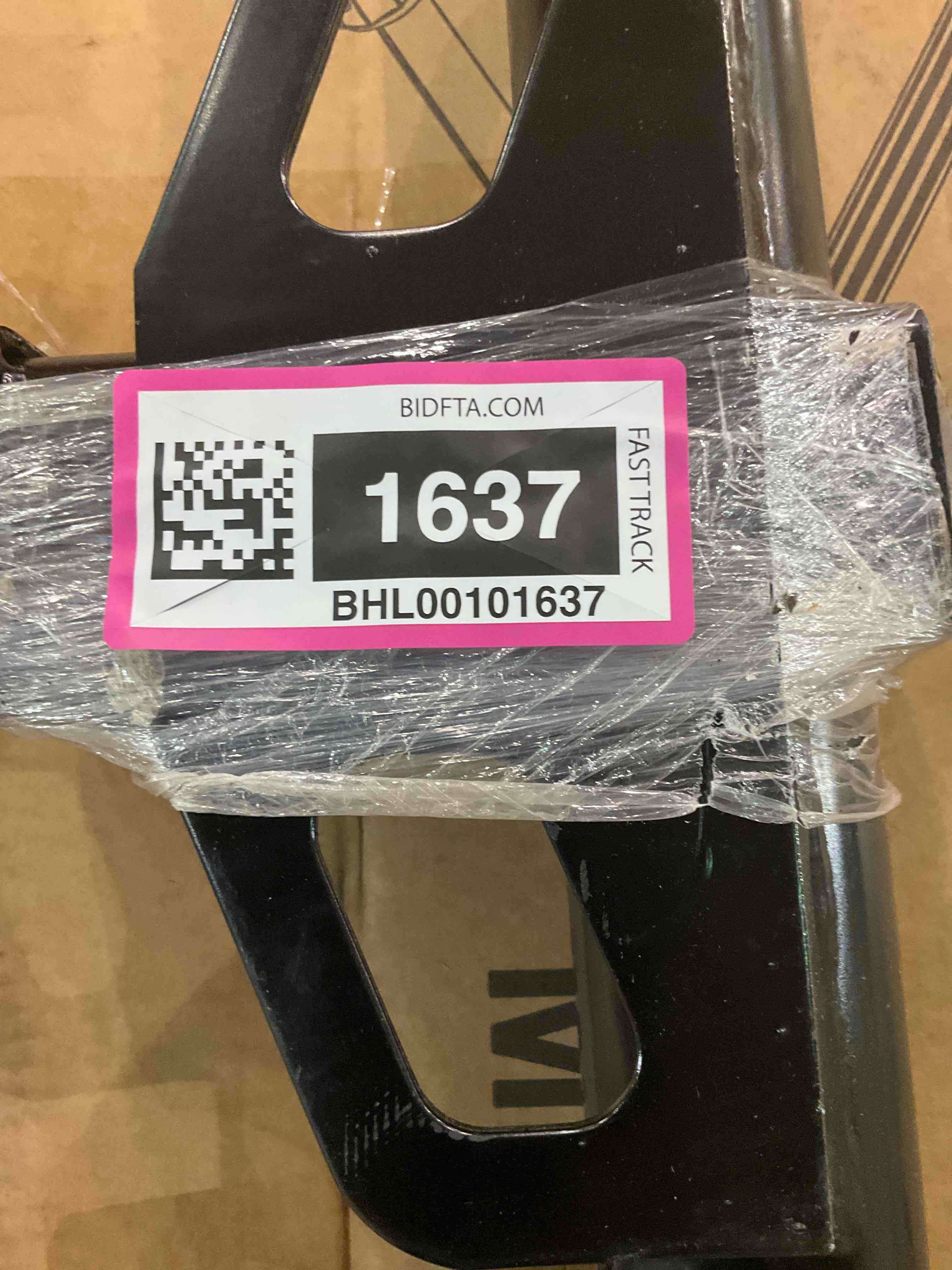 https://s3.amazonaws.com/lotting-images-prod/BargainHunt/BHL00101637_1707742813221.jpeg