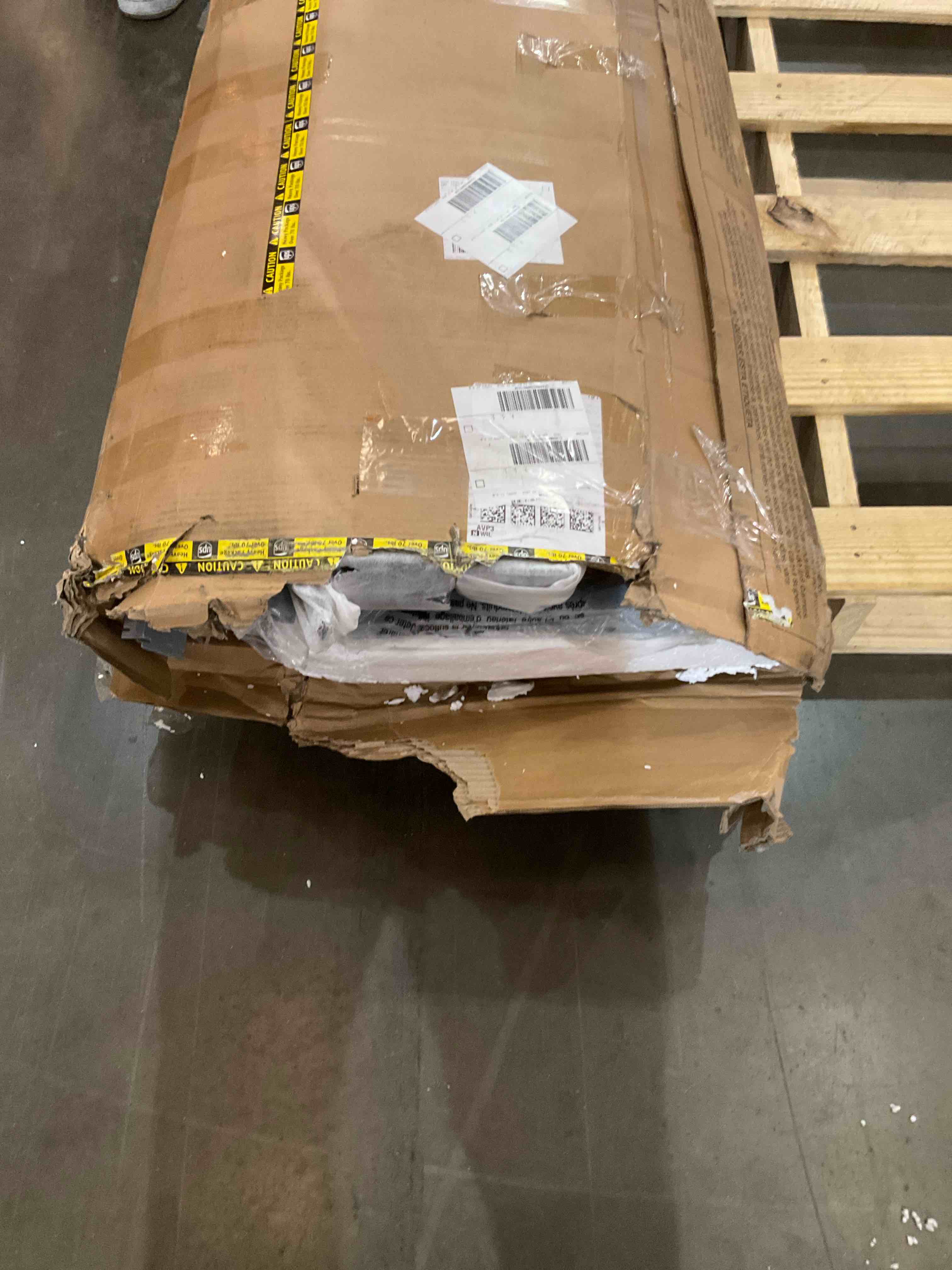 https://s3.amazonaws.com/lotting-images-prod/BargainHunt/BHL00101786_1707922560064.jpeg