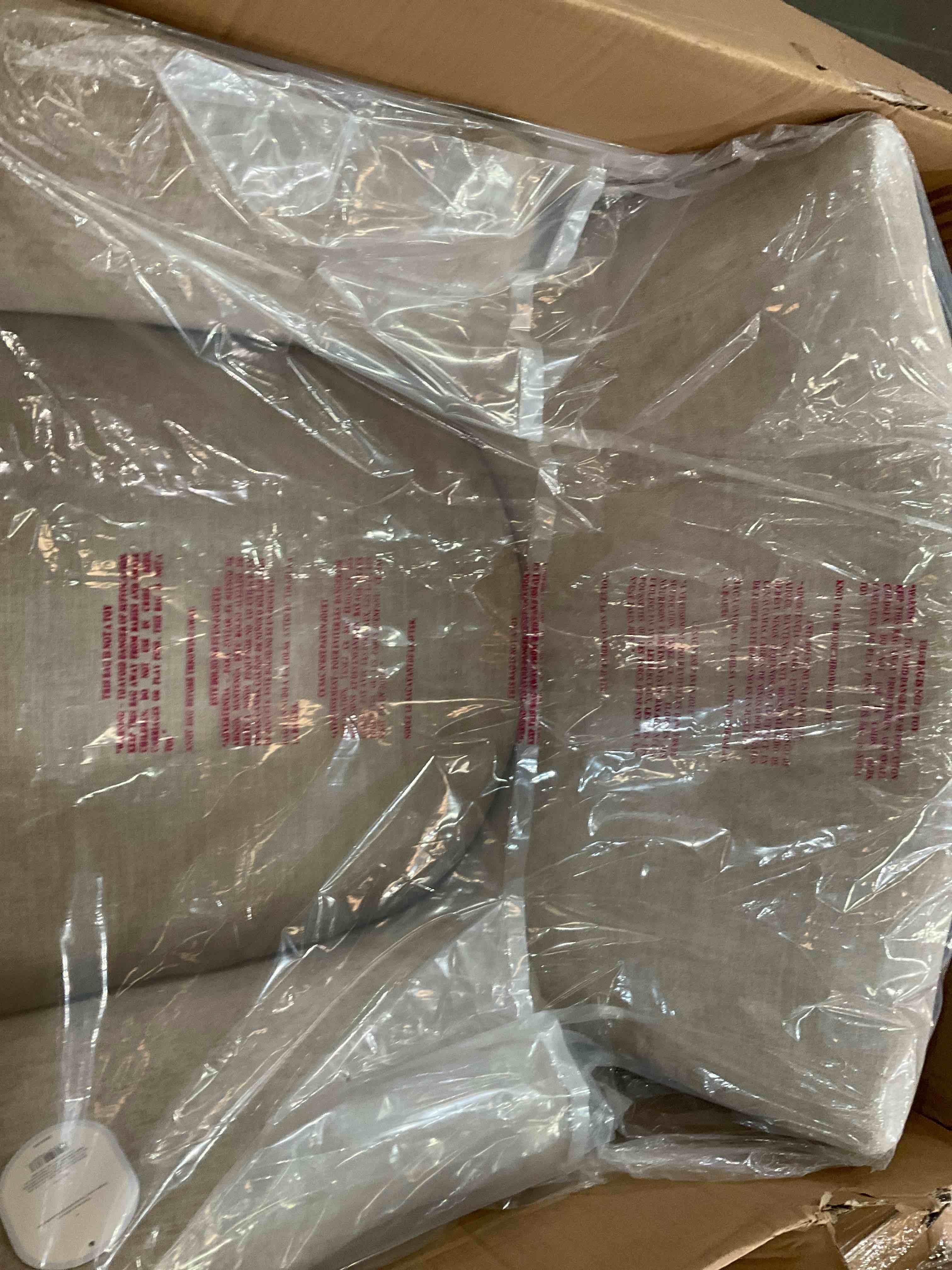 https://s3.amazonaws.com/lotting-images-prod/BargainHunt/BHL00101838_1707935783299.jpeg