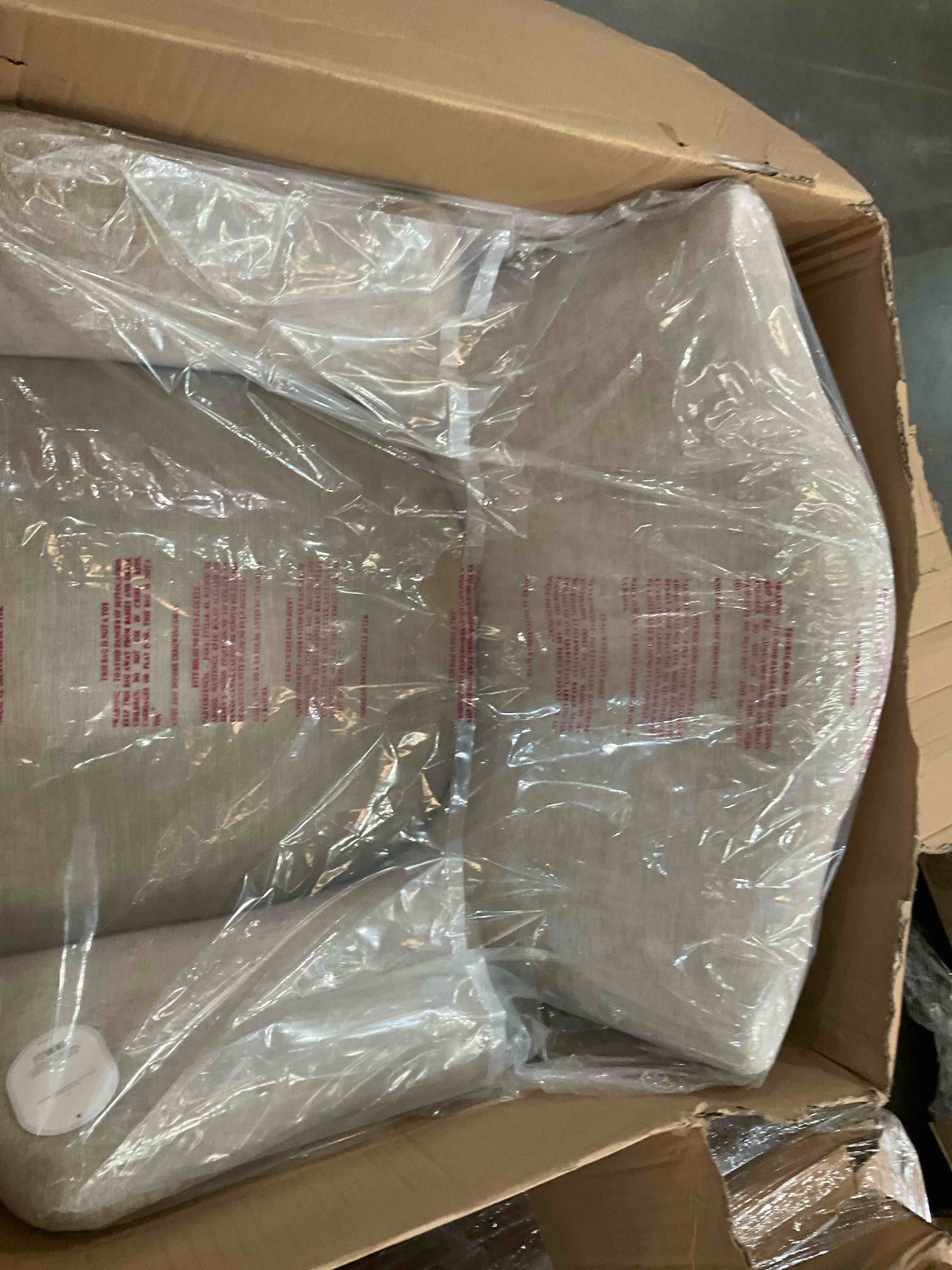 https://s3.amazonaws.com/lotting-images-prod/BargainHunt/BHL00101838_1707935787933.jpeg