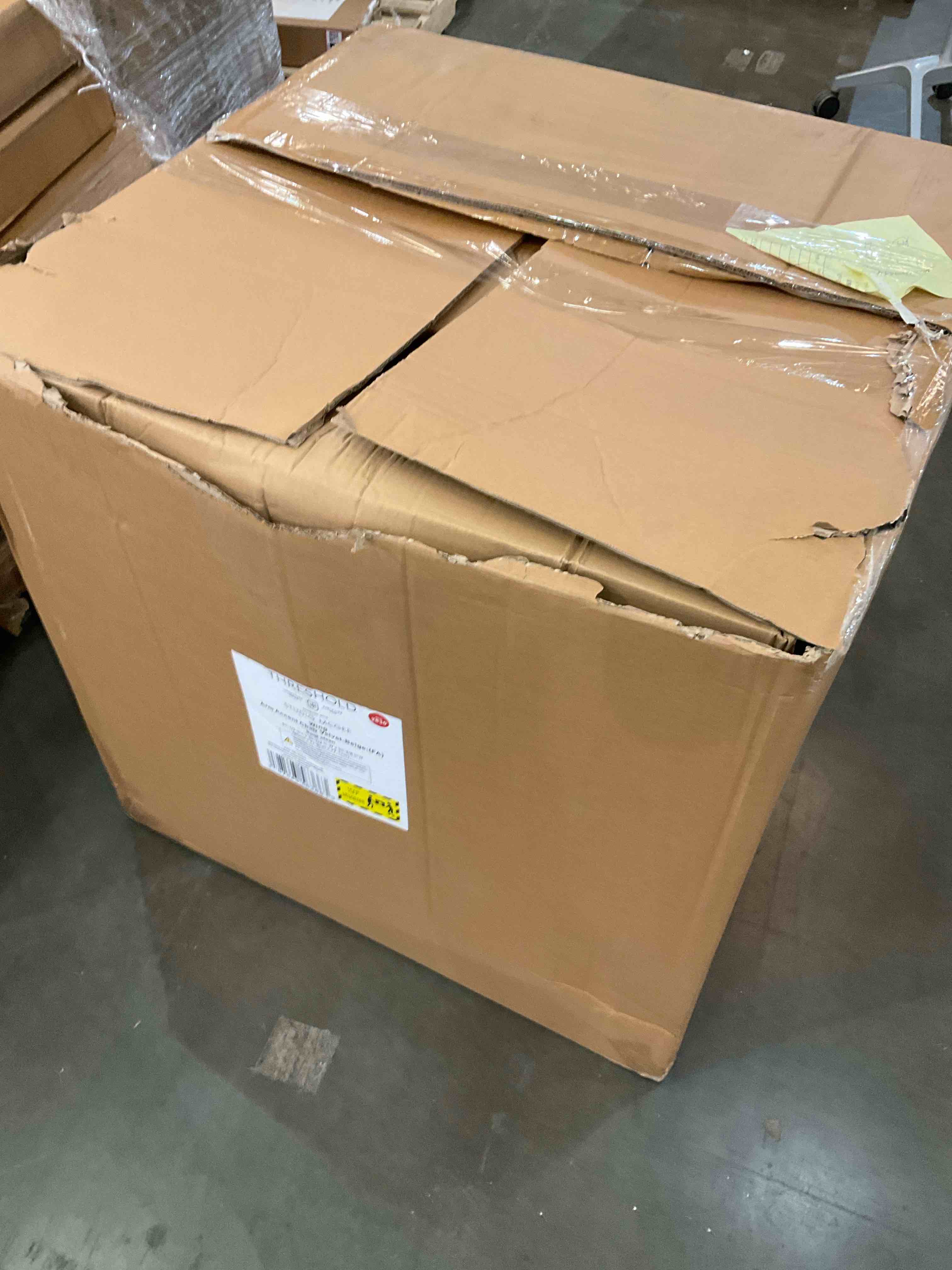 https://s3.amazonaws.com/lotting-images-prod/BargainHunt/BHL00101838_1707935855178.jpeg