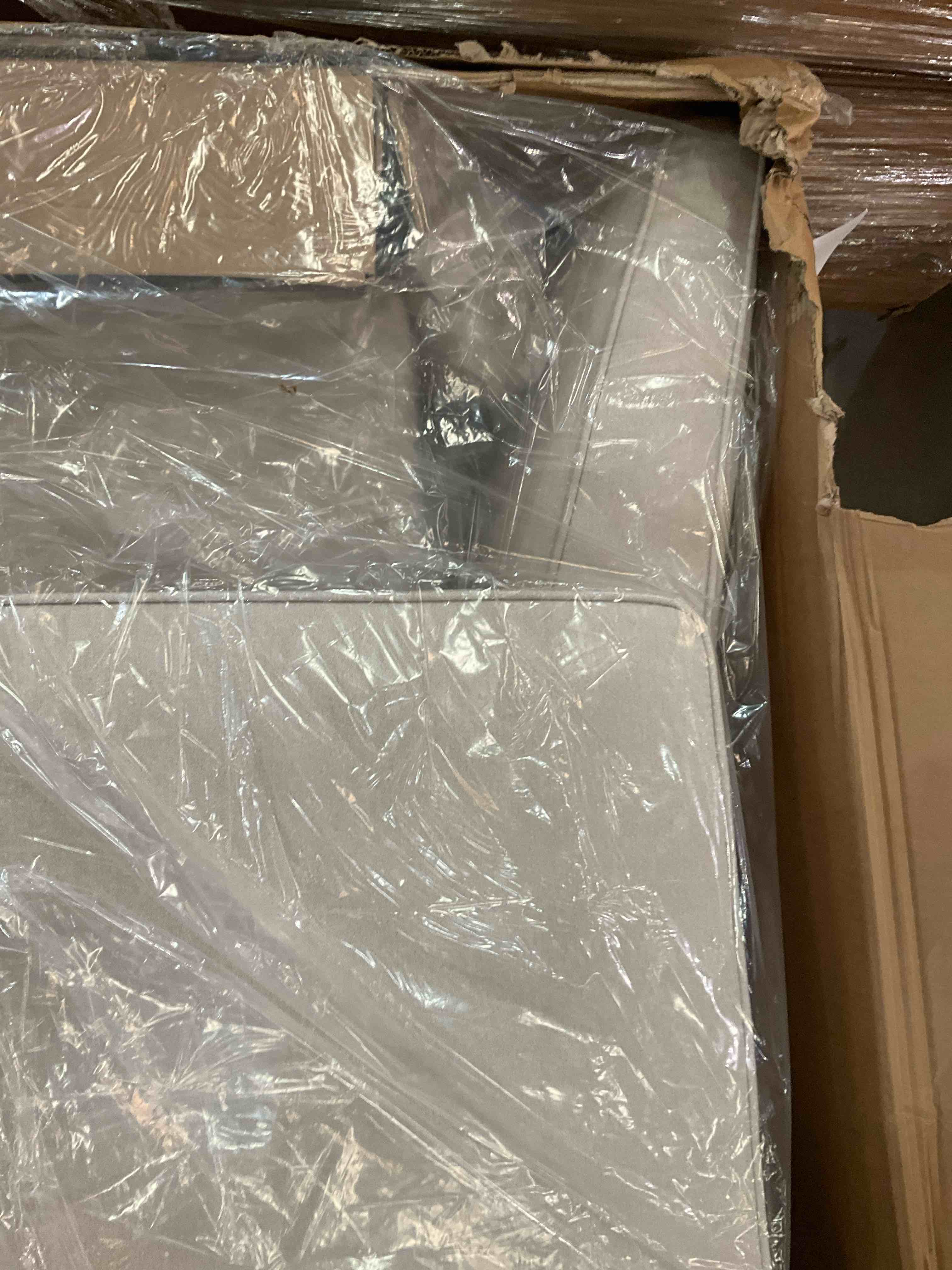 https://s3.amazonaws.com/lotting-images-prod/BargainHunt/BHL00101839_1707936001334.jpeg