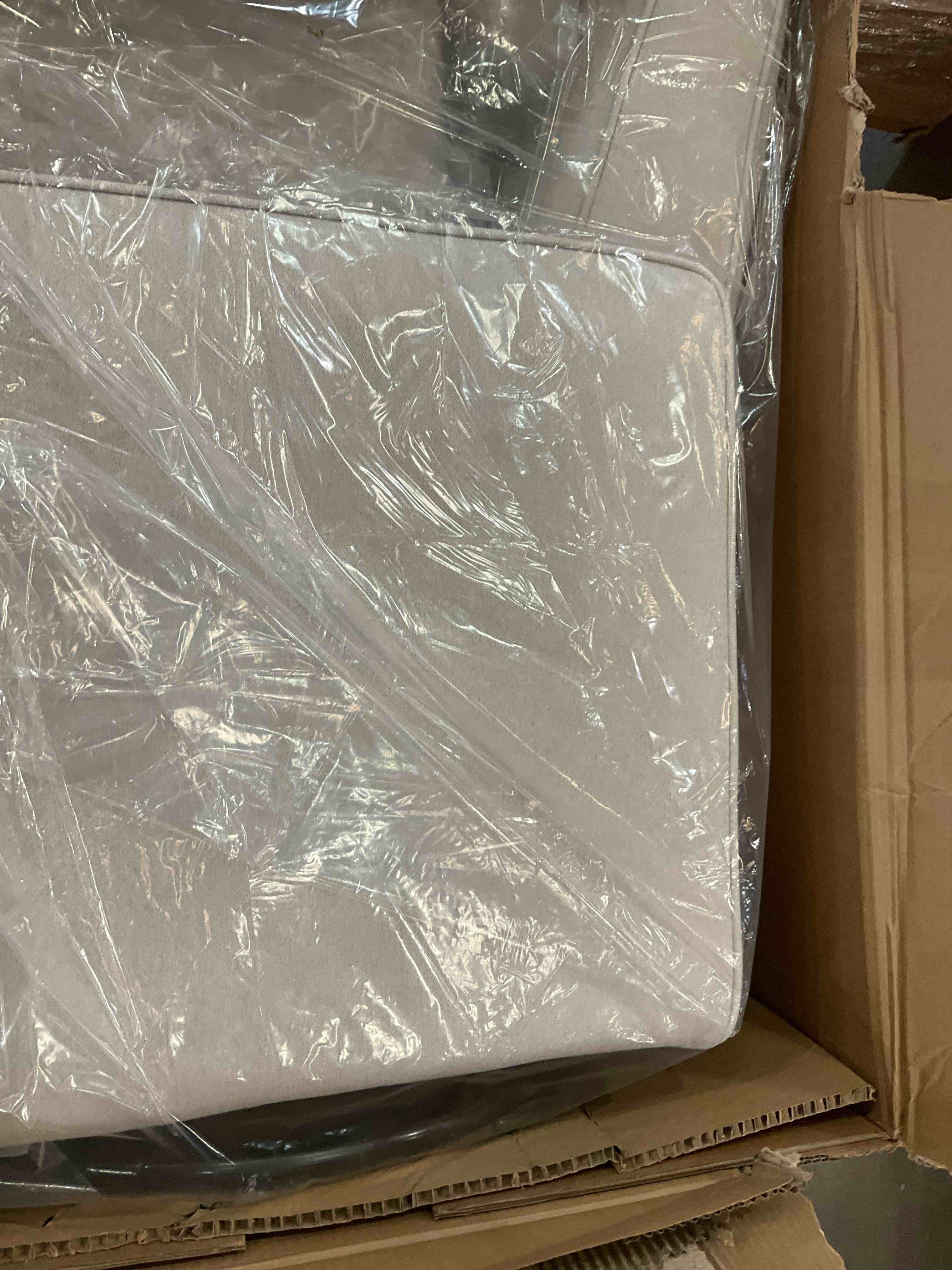 https://s3.amazonaws.com/lotting-images-prod/BargainHunt/BHL00101839_1707936003642.jpeg