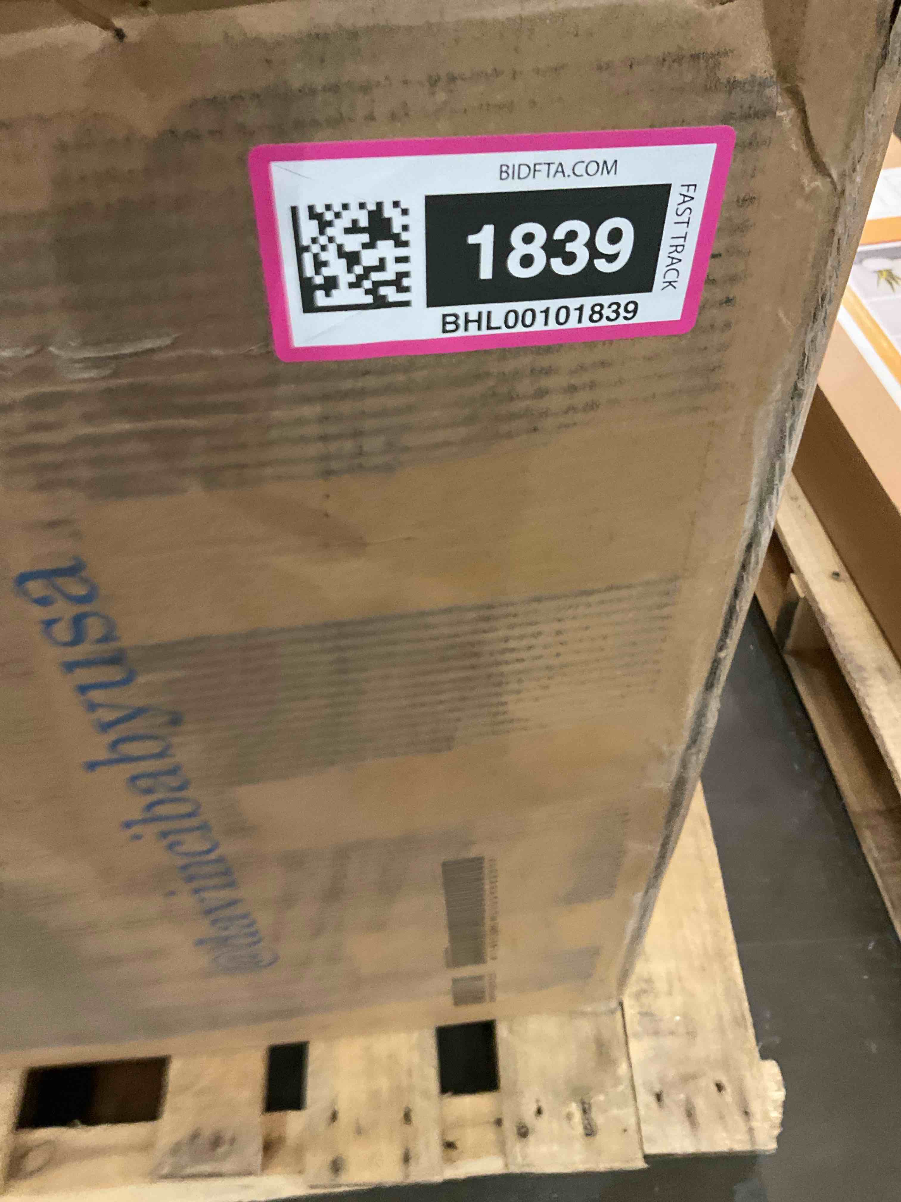 https://s3.amazonaws.com/lotting-images-prod/BargainHunt/BHL00101839_1707936060676.jpeg