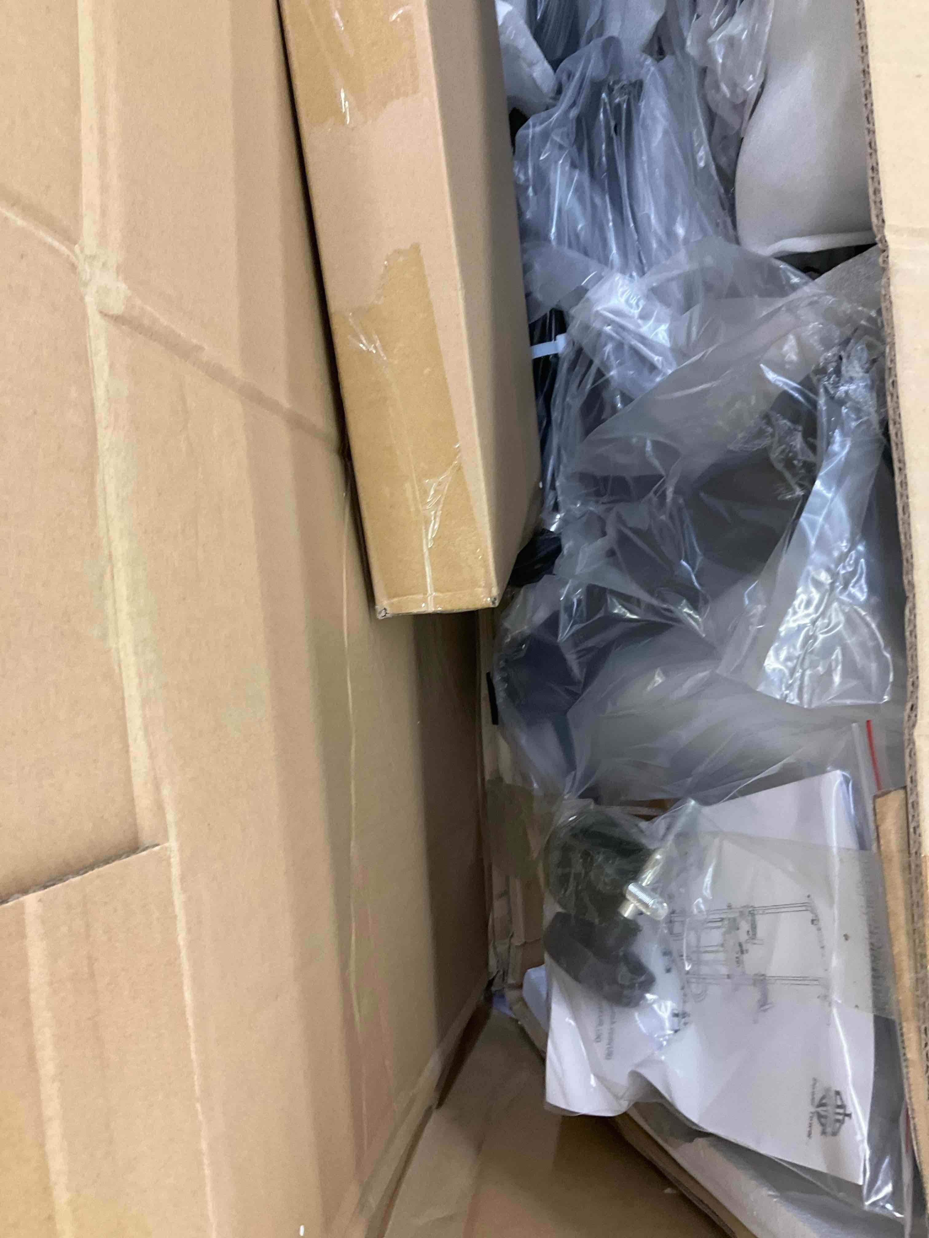 https://s3.amazonaws.com/lotting-images-prod/BargainHunt/BHL00103980_1718131739124.jpeg