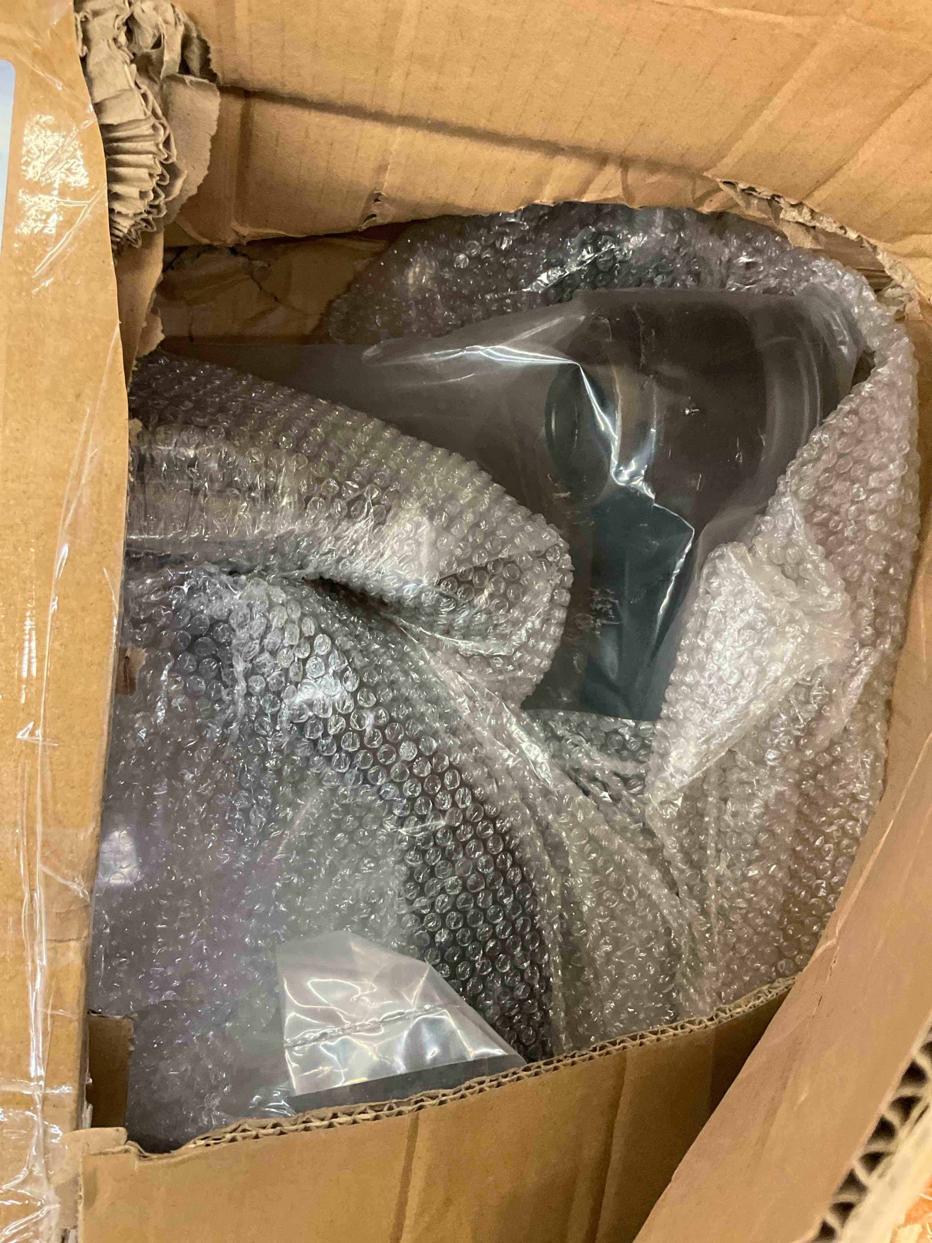 https://s3.amazonaws.com/lotting-images-prod/BargainHunt/BHL00103981_1718131841628.jpeg