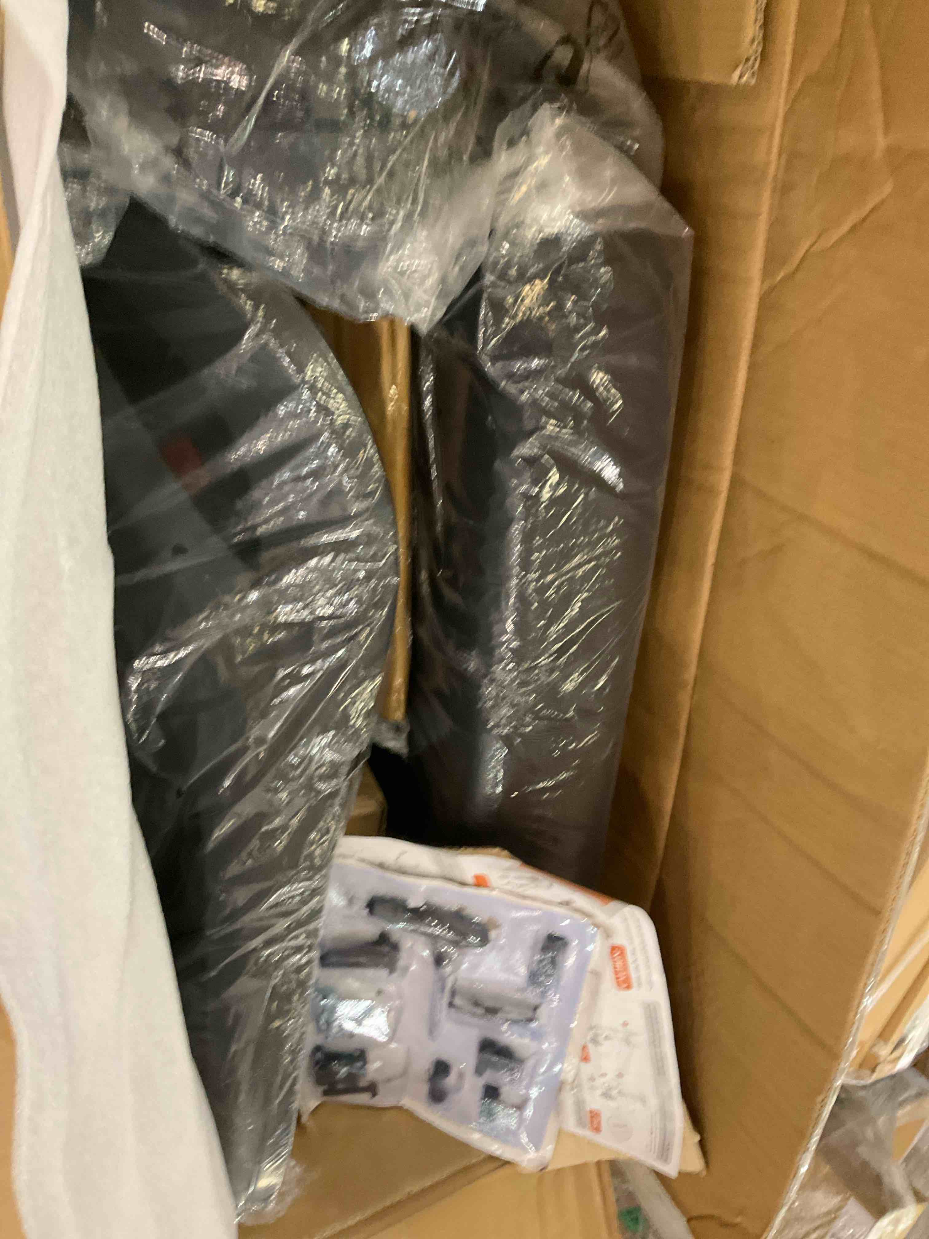 https://s3.amazonaws.com/lotting-images-prod/BargainHunt/BHL00104035_1709217784126.jpeg