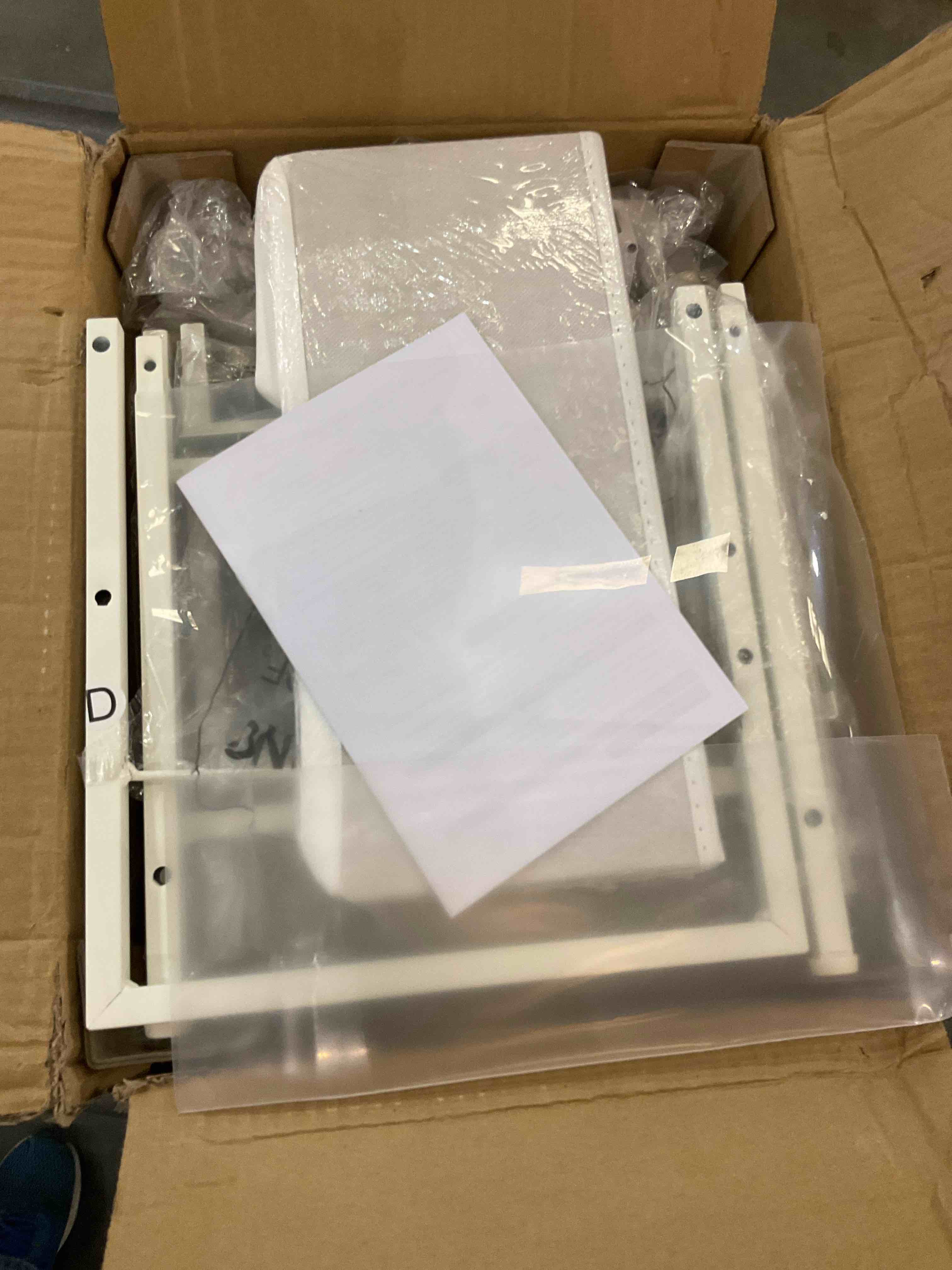 https://s3.amazonaws.com/lotting-images-prod/BargainHunt/BHL00104039_1709219201777.jpeg