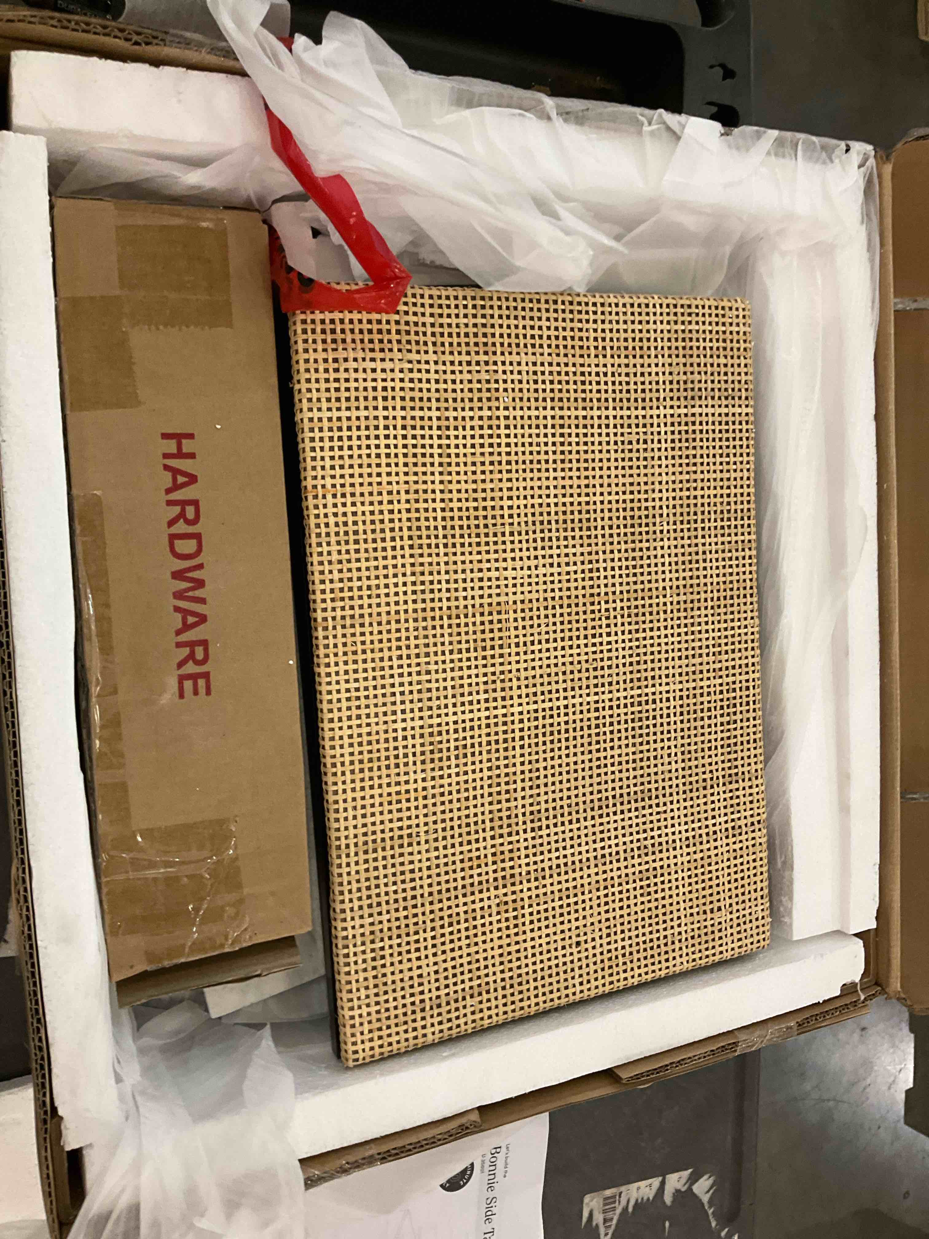 https://s3.amazonaws.com/lotting-images-prod/BargainHunt/BHL00104045_1709220942719.jpeg