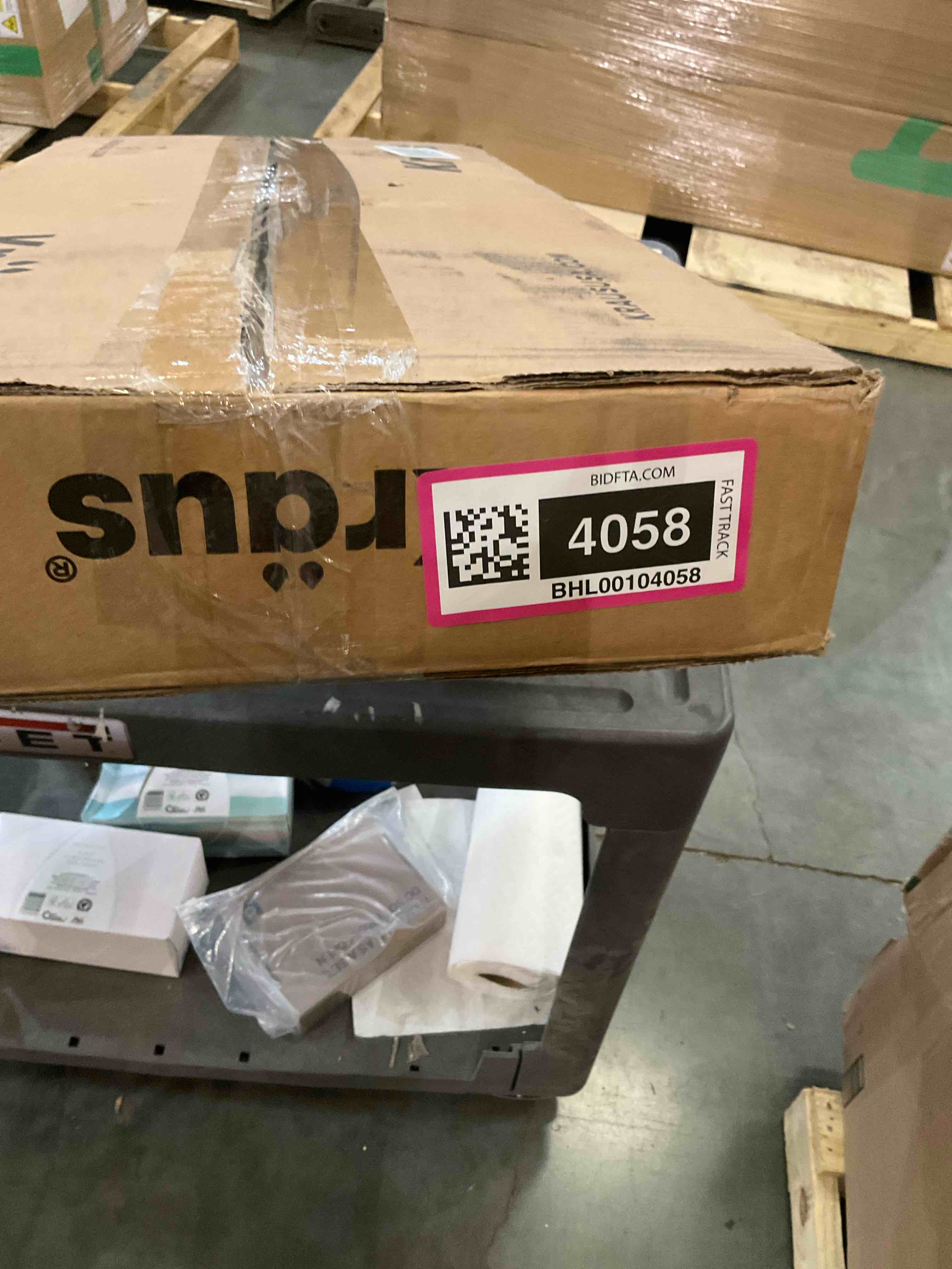 https://s3.amazonaws.com/lotting-images-prod/BargainHunt/BHL00104058_1709224341890.jpeg
