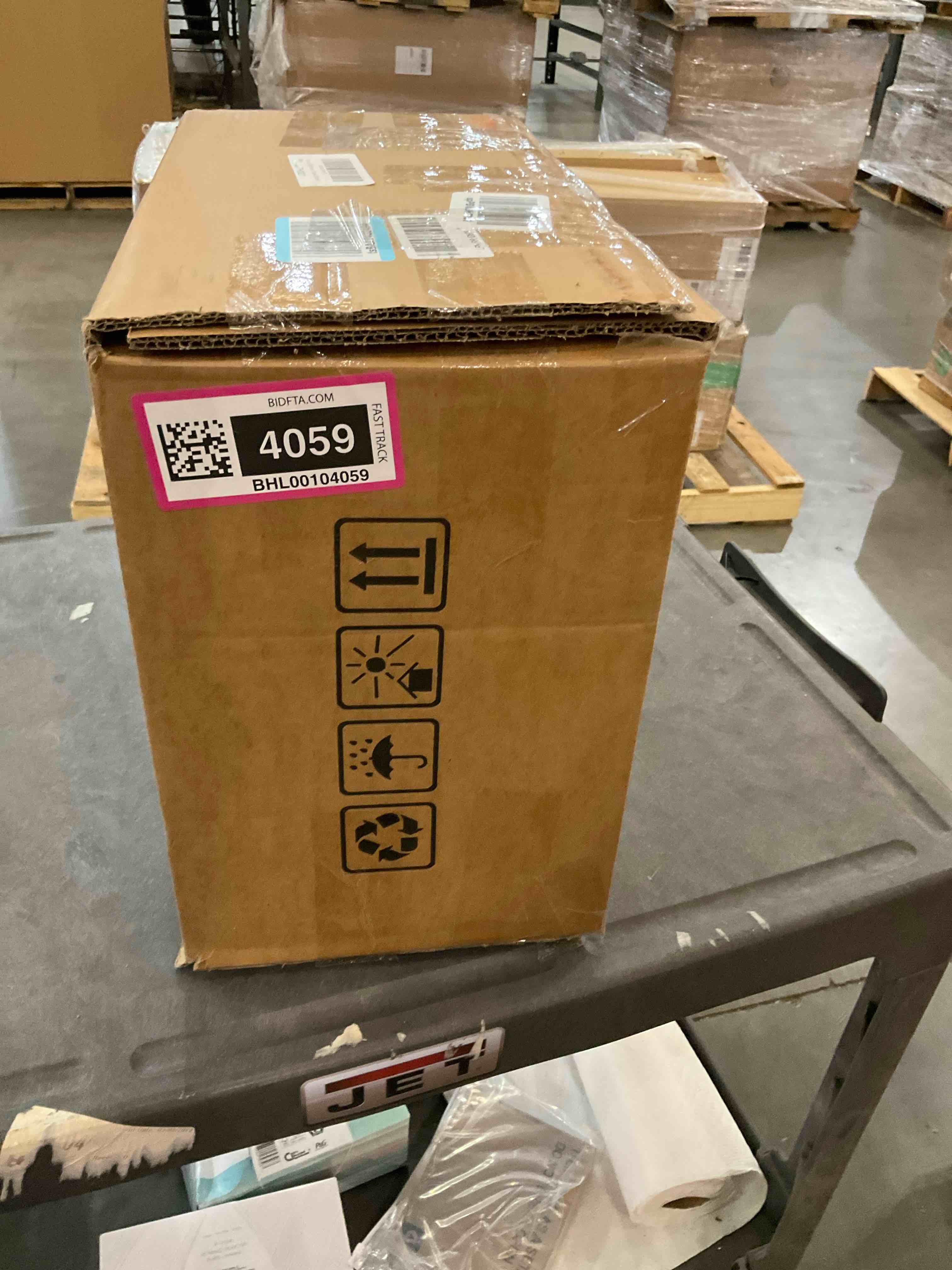 https://s3.amazonaws.com/lotting-images-prod/BargainHunt/BHL00104059_1709224486946.jpeg