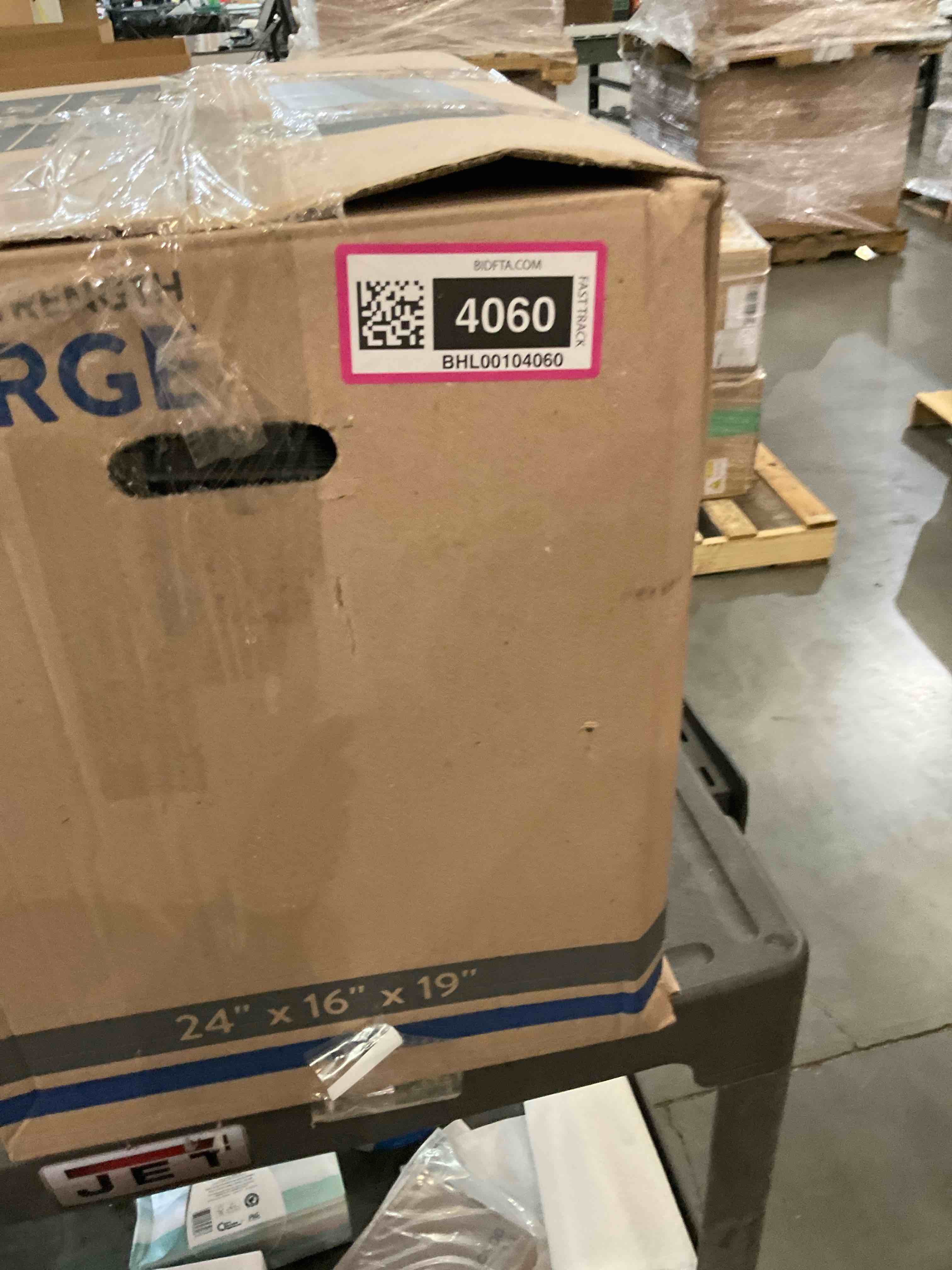 https://s3.amazonaws.com/lotting-images-prod/BargainHunt/BHL00104060_1709224676690.jpeg