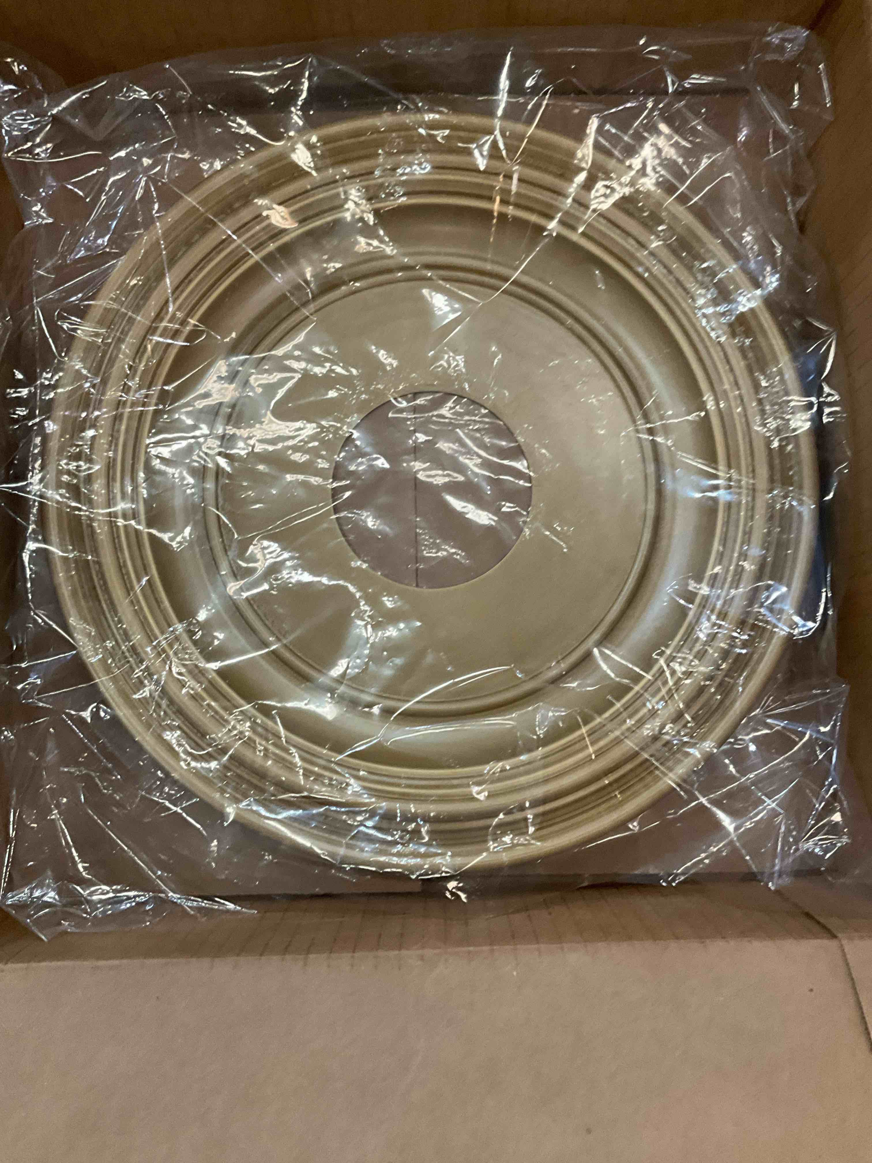 https://s3.amazonaws.com/lotting-images-prod/BargainHunt/BHL00104063_1709228410415.jpeg