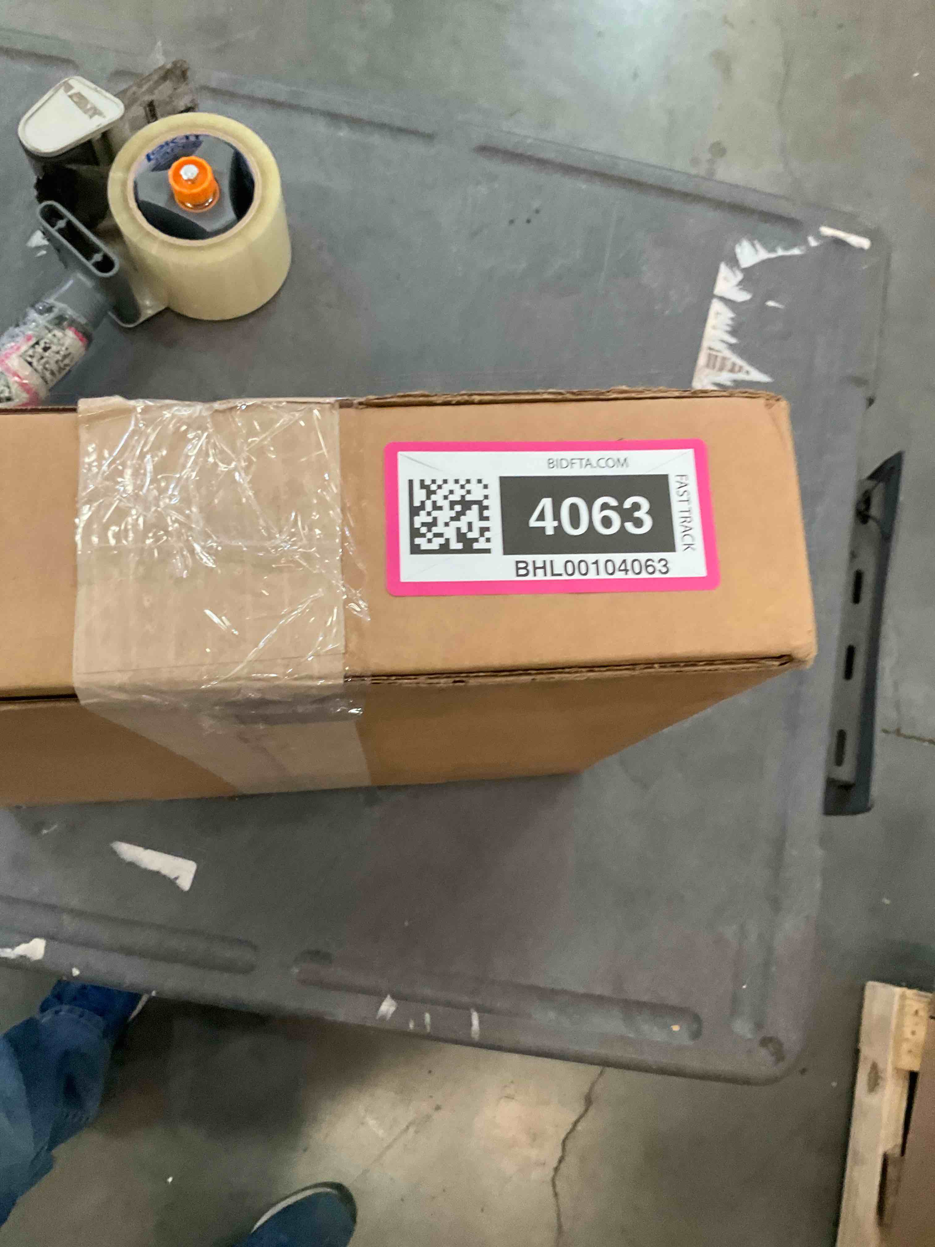 https://s3.amazonaws.com/lotting-images-prod/BargainHunt/BHL00104063_1709228437930.jpeg