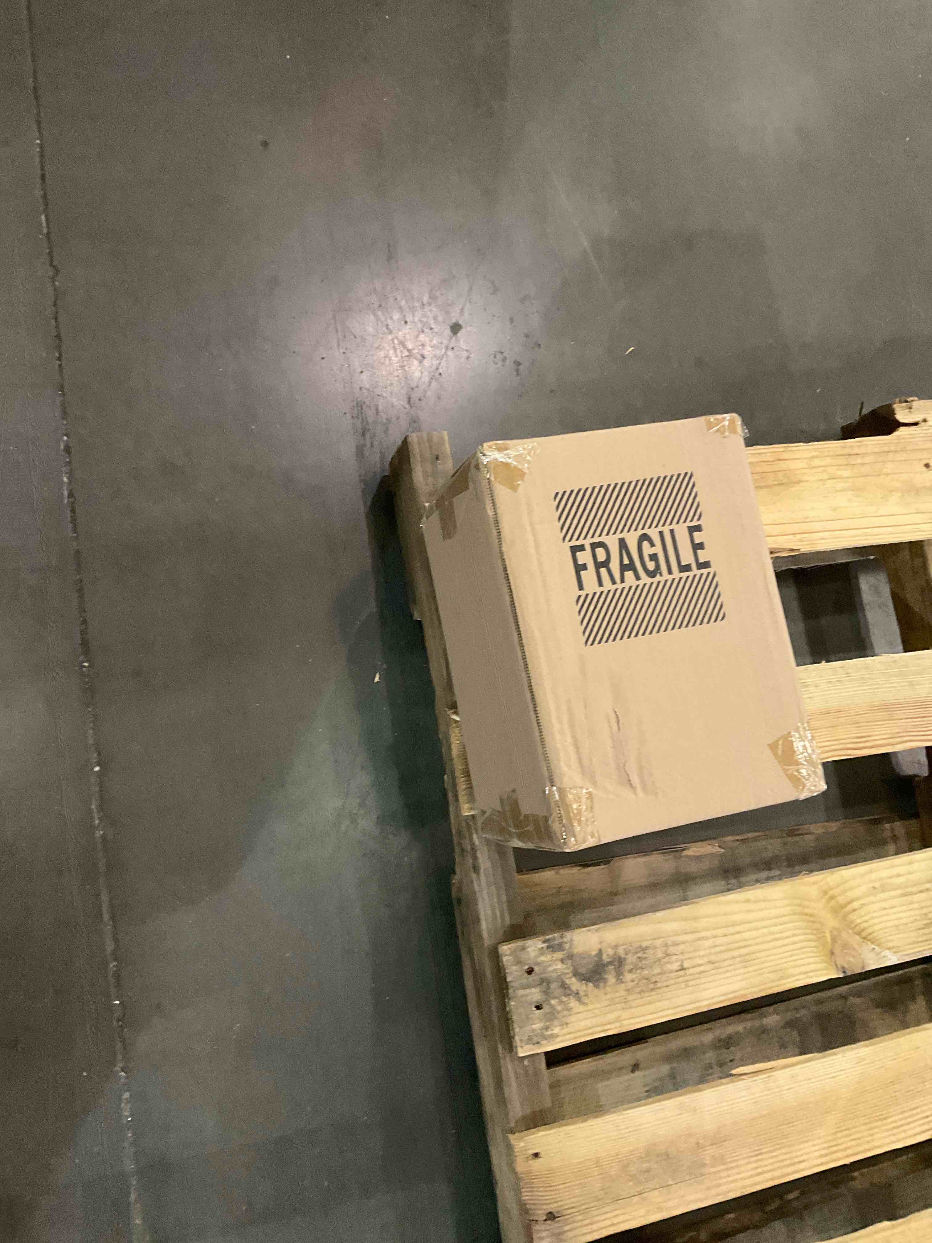 https://s3.amazonaws.com/lotting-images-prod/BargainHunt/BHL00104420_1715794429321.jpeg