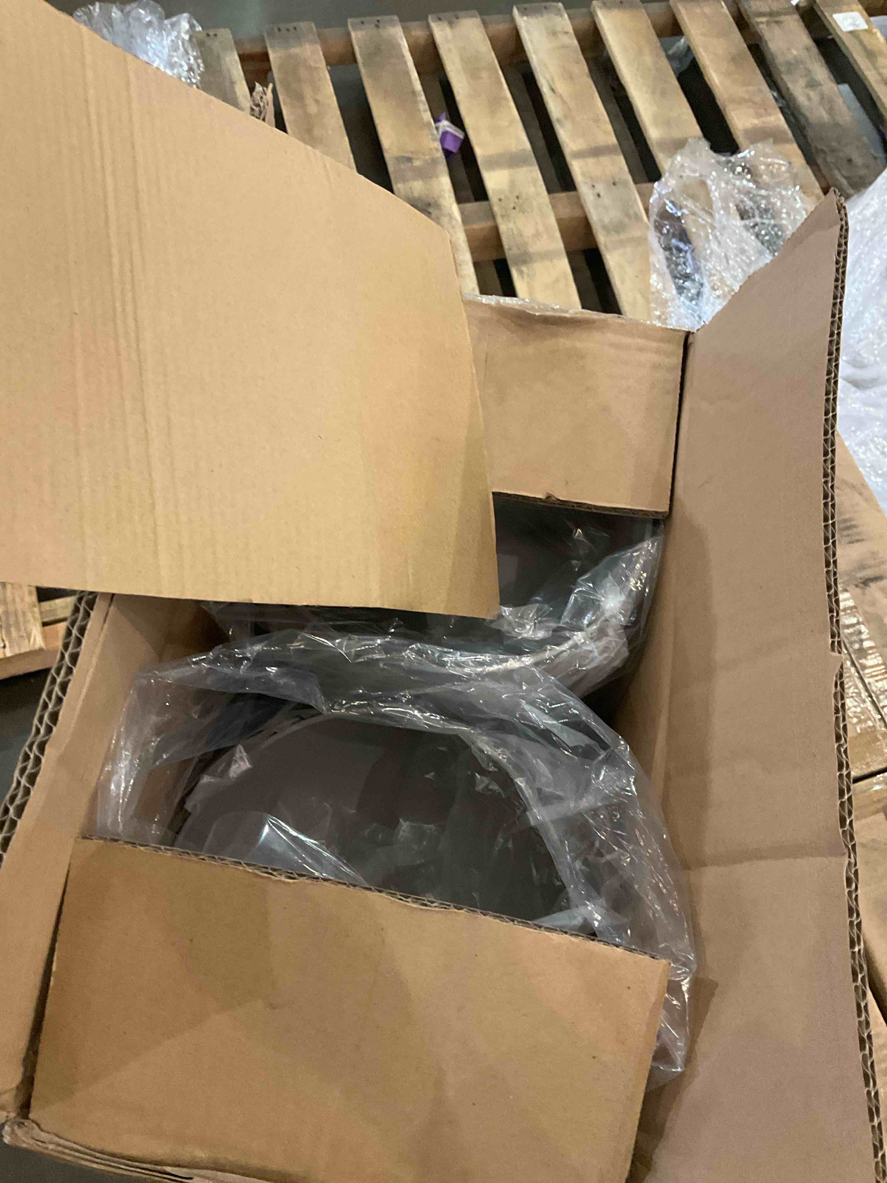 https://s3.amazonaws.com/lotting-images-prod/BargainHunt/BHL00104498_1715798497538.jpeg