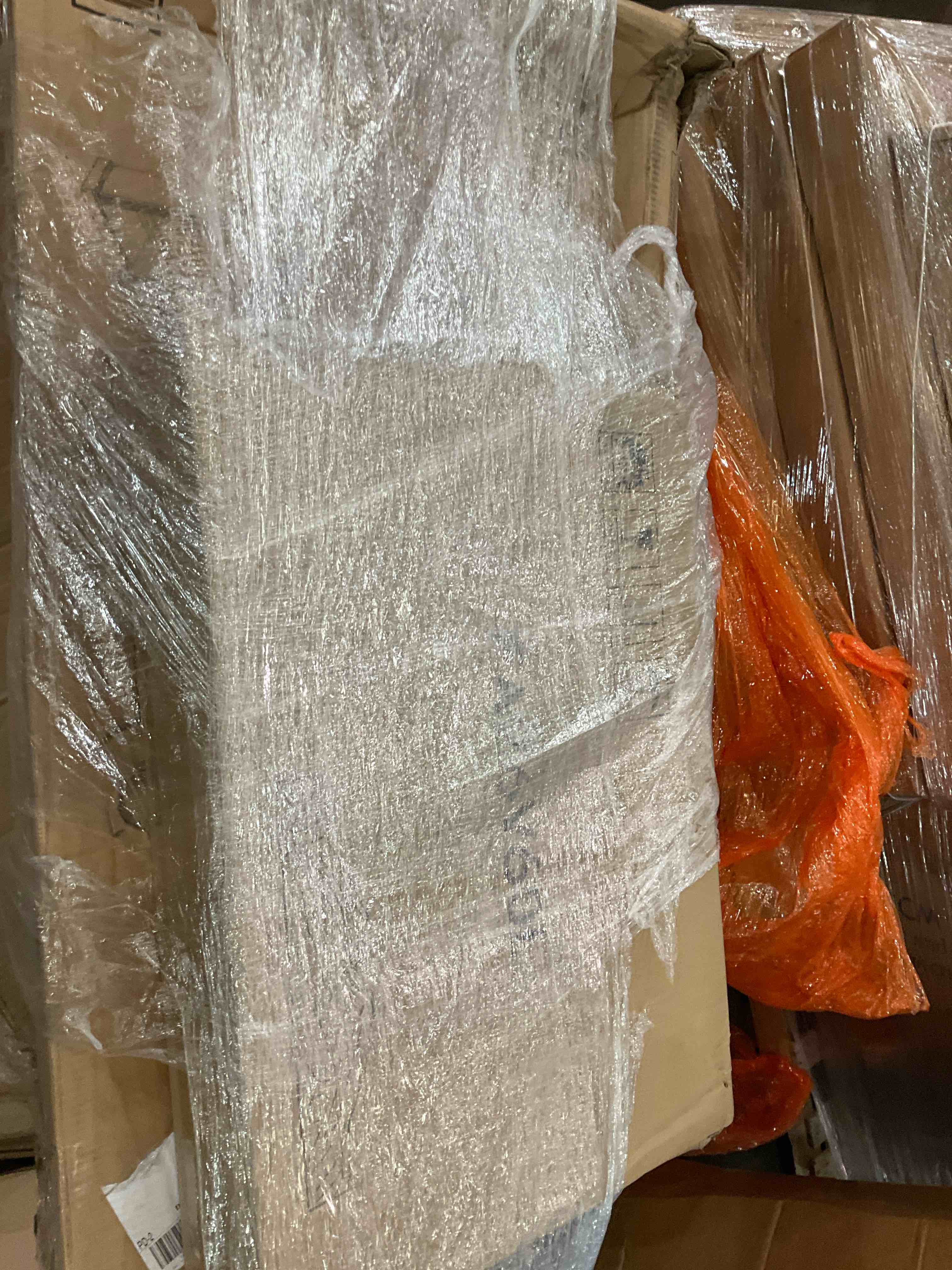 https://s3.amazonaws.com/lotting-images-prod/BargainHunt/BHL00104888_1707926090589.jpeg