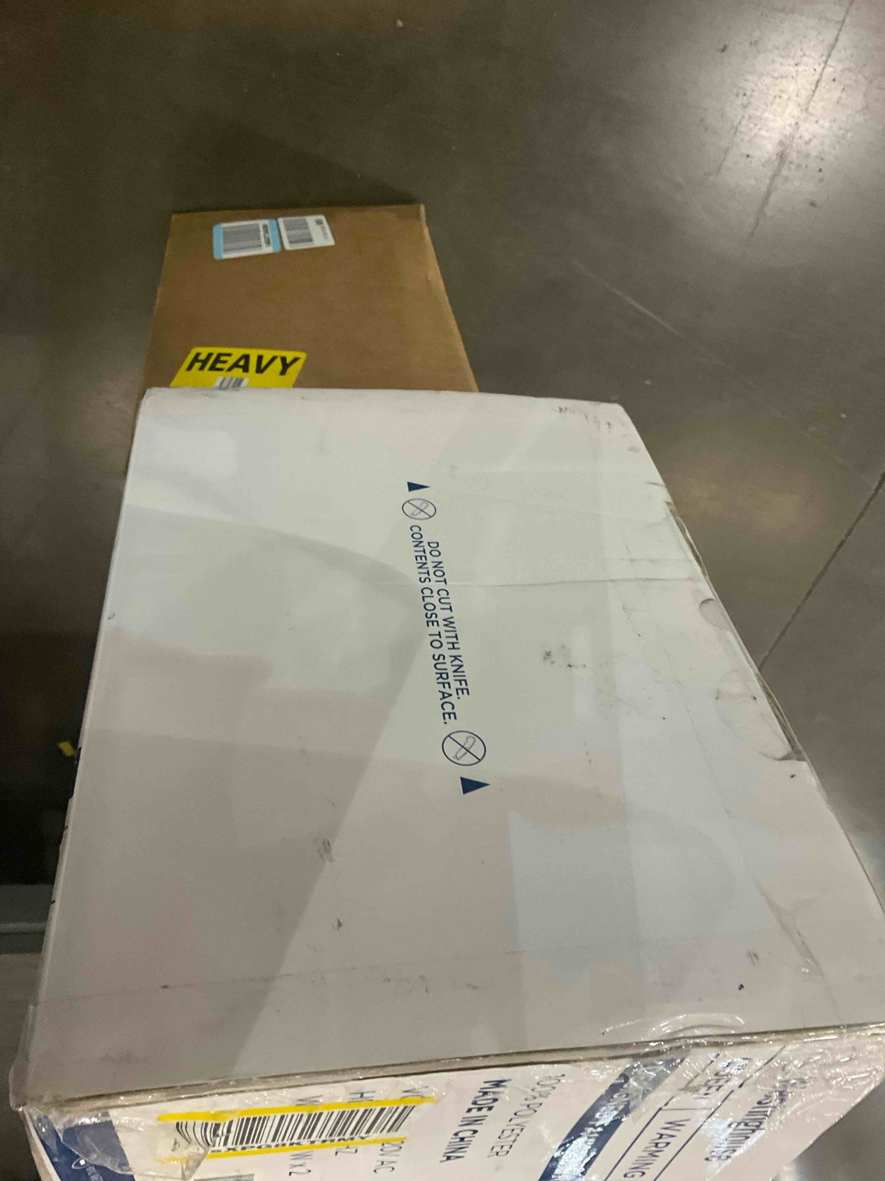 https://s3.amazonaws.com/lotting-images-prod/BargainHunt/BHL00104998_1708109075580.jpeg