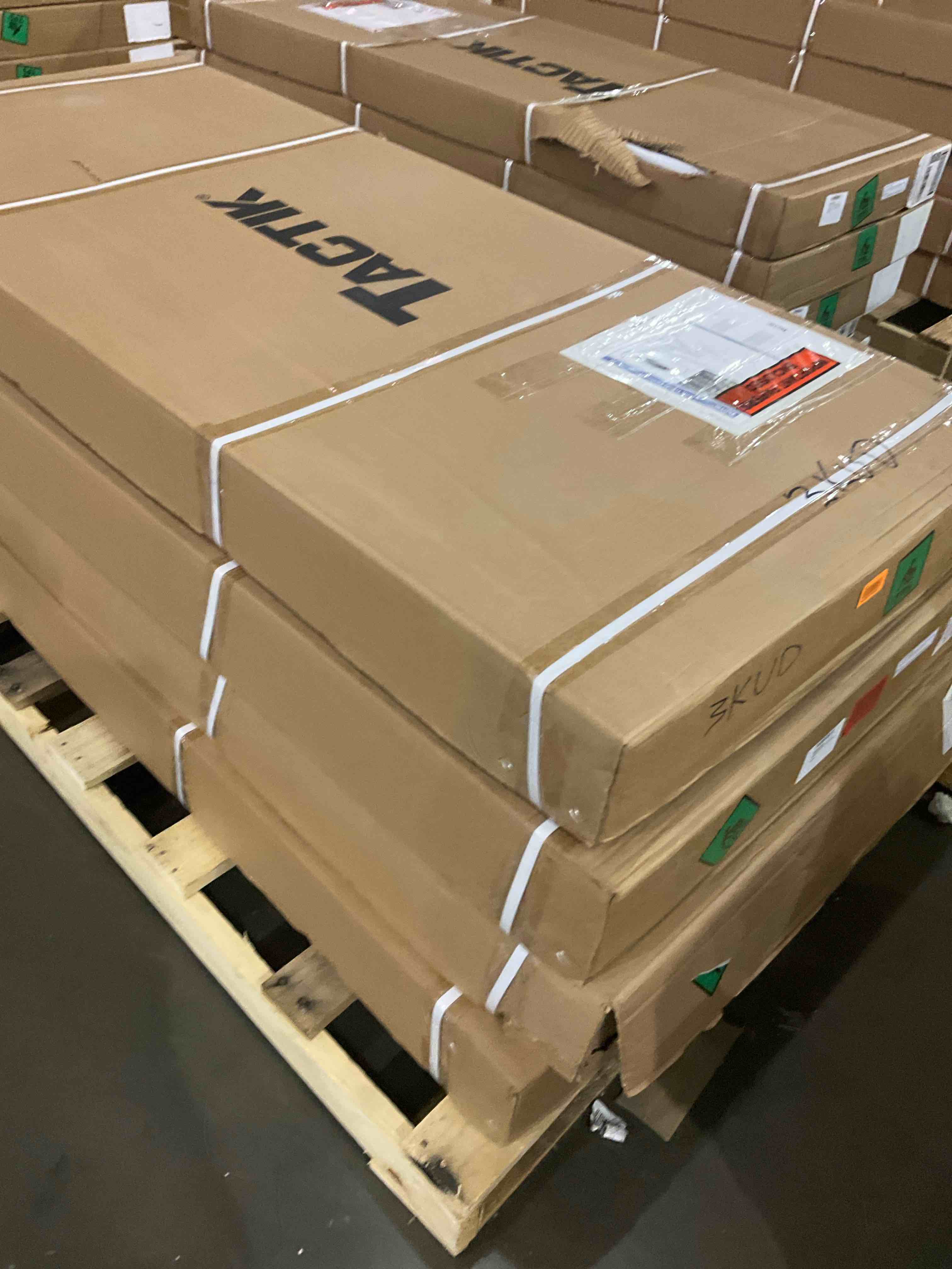 https://s3.amazonaws.com/lotting-images-prod/BargainHunt/BHL00105144_1712077533983.jpeg
