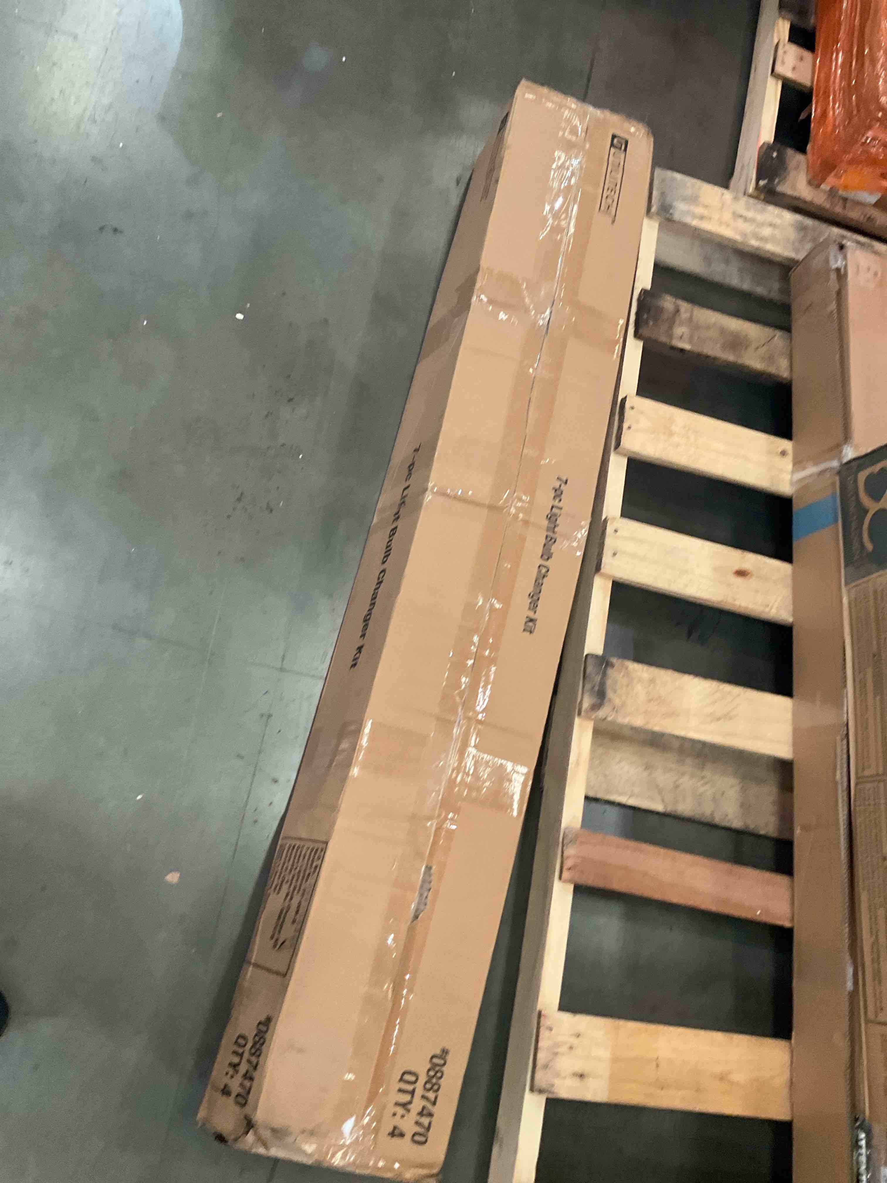 https://s3.amazonaws.com/lotting-images-prod/BargainHunt/BHL00105924_1719329329814.jpeg