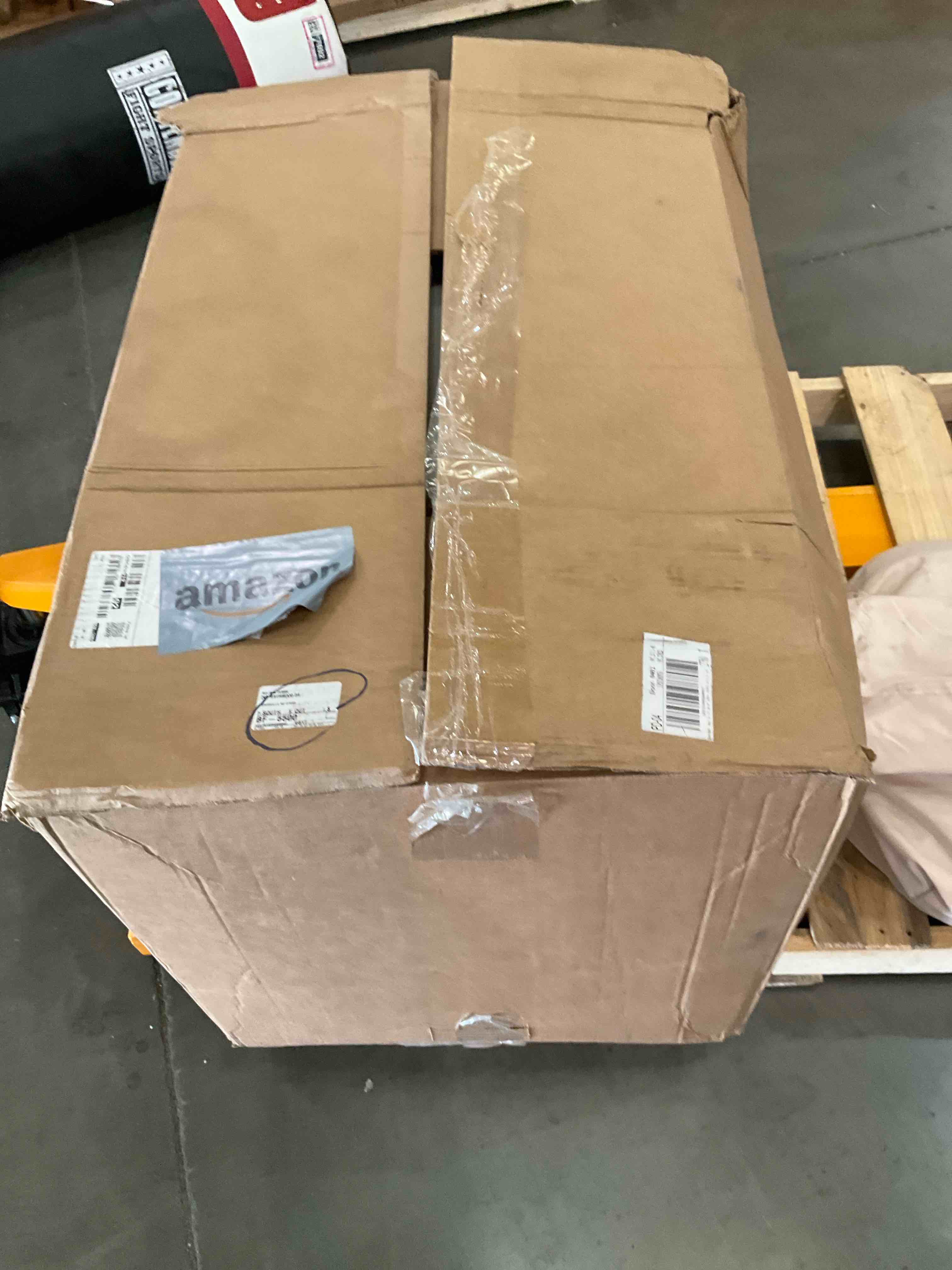 https://s3.amazonaws.com/lotting-images-prod/BargainHunt/BHL00105941_1719406681936.jpeg