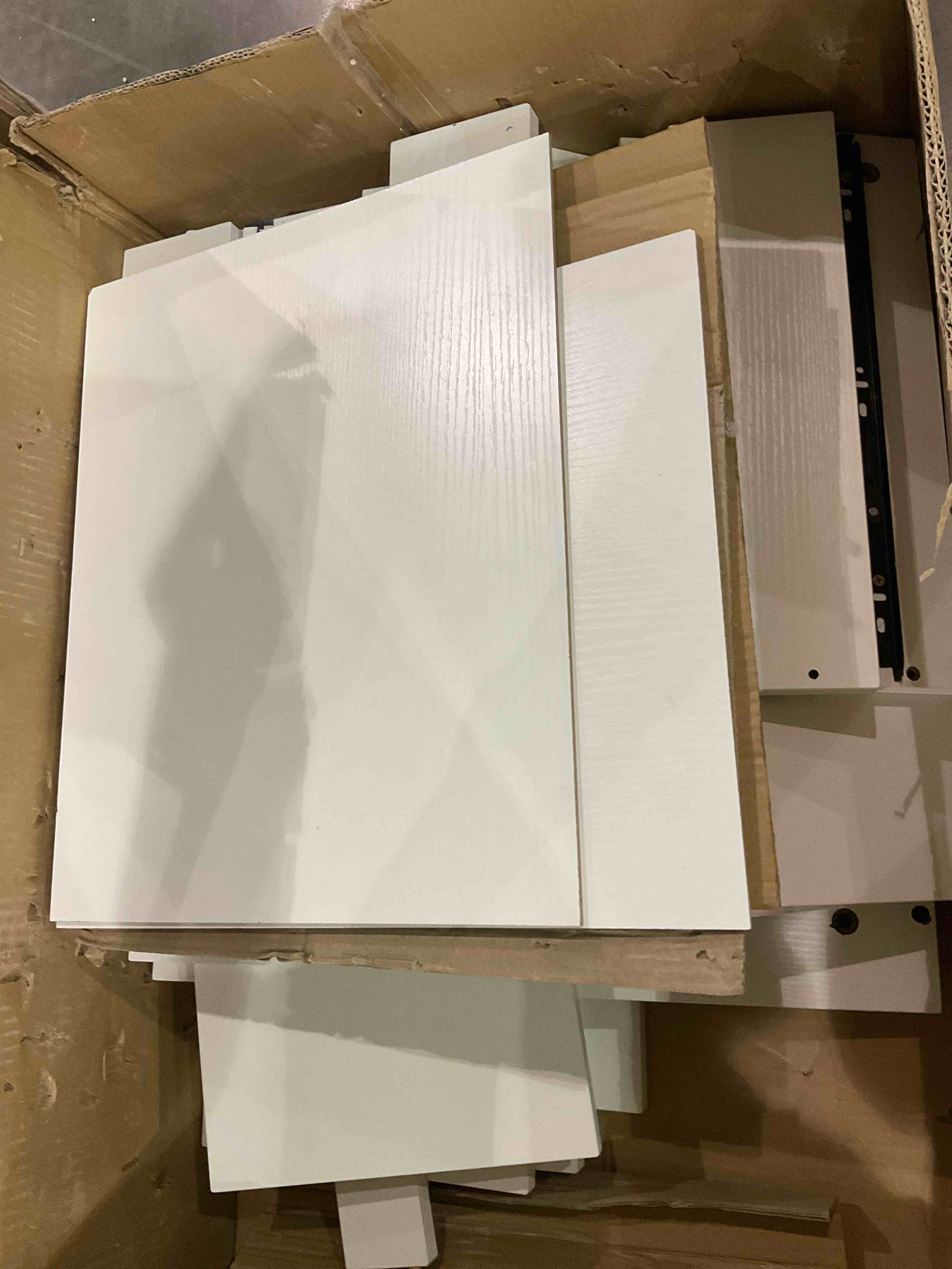 https://s3.amazonaws.com/lotting-images-prod/BargainHunt/BHL00106026_1709642972887.jpeg