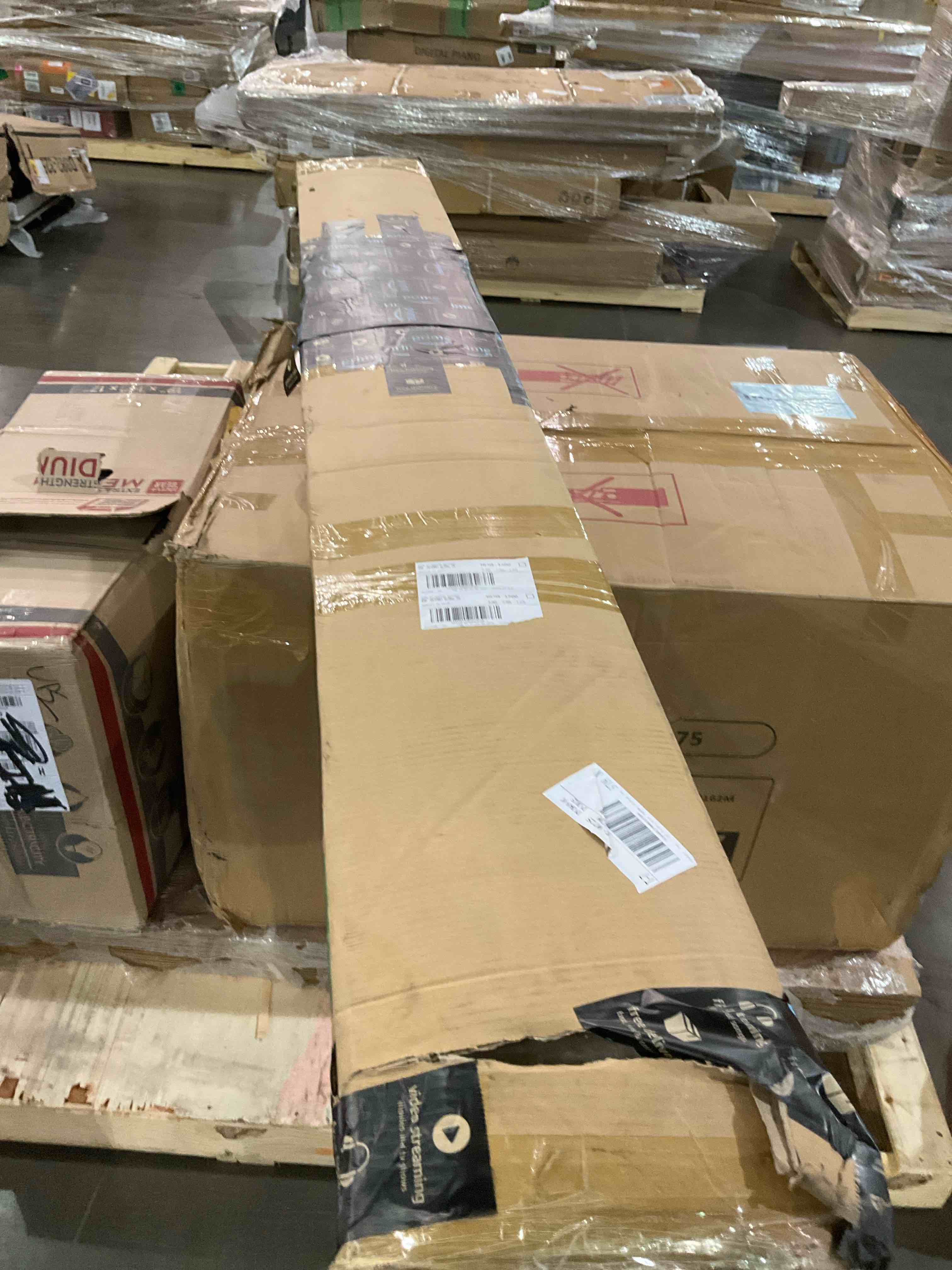 https://s3.amazonaws.com/lotting-images-prod/BargainHunt/BHL00106063_1709730974066.jpeg