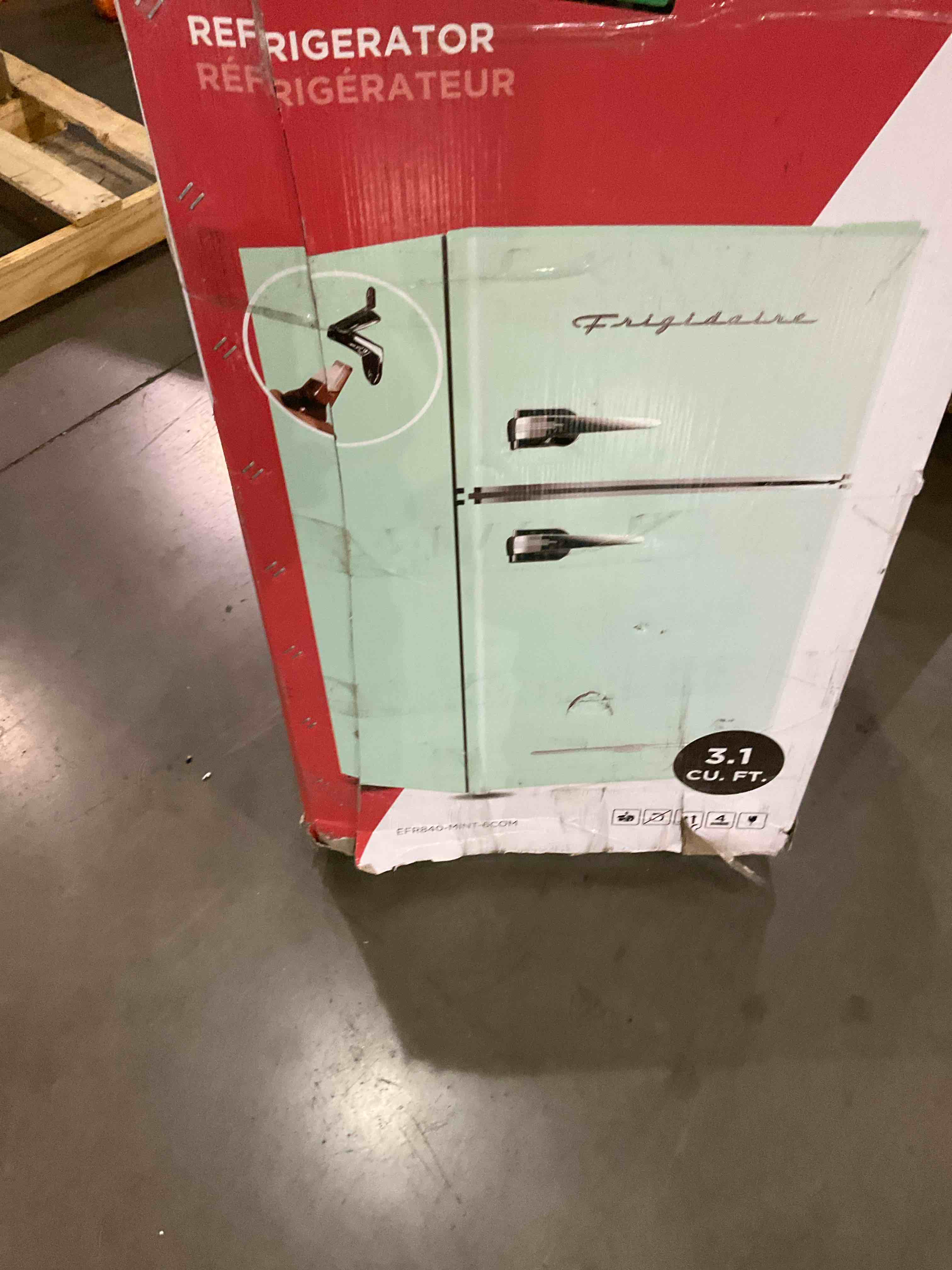 https://s3.amazonaws.com/lotting-images-prod/BargainHunt/BHL00106122_1709814025811.jpeg