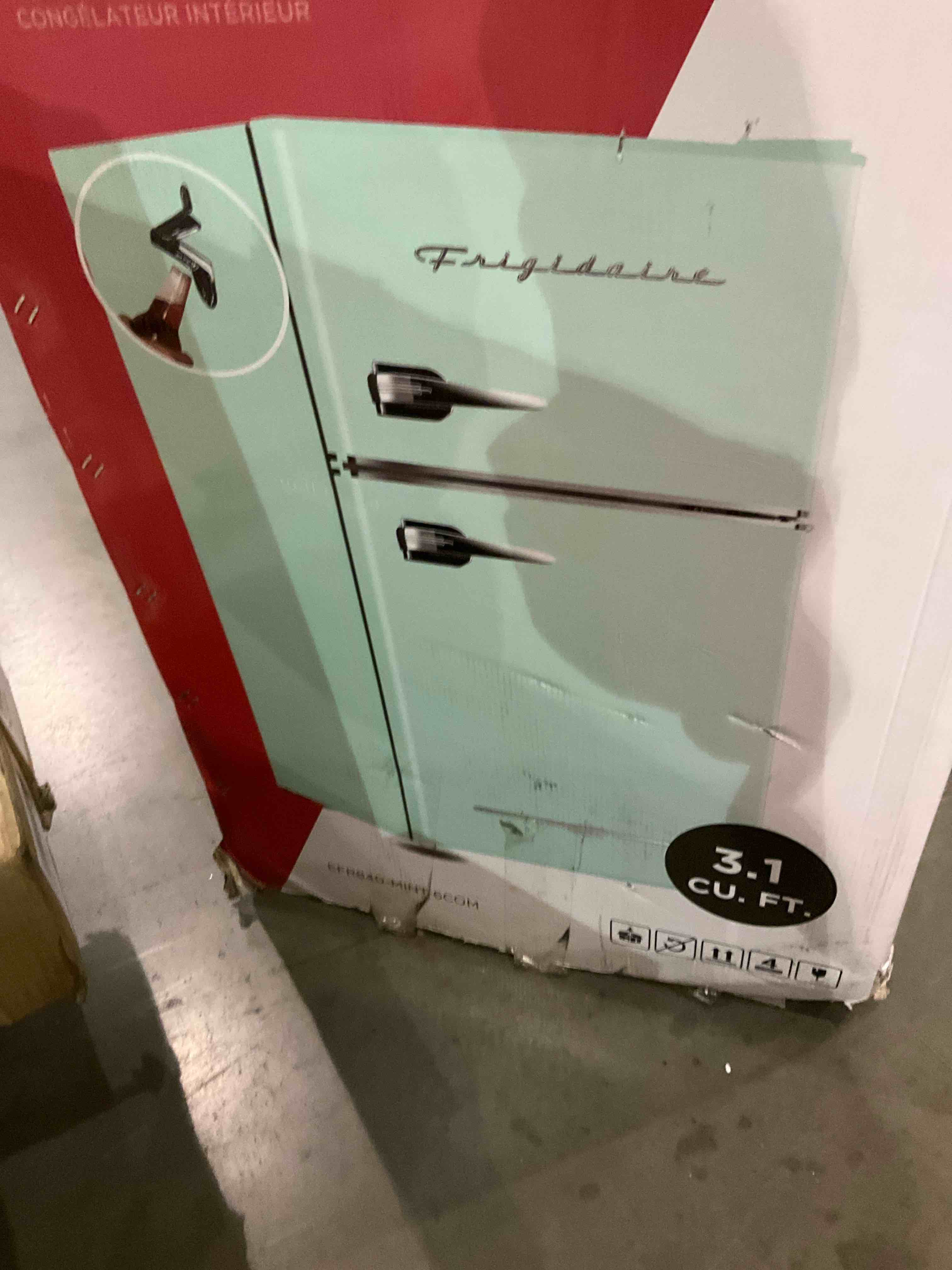 https://s3.amazonaws.com/lotting-images-prod/BargainHunt/BHL00106122_1709814035523.jpeg