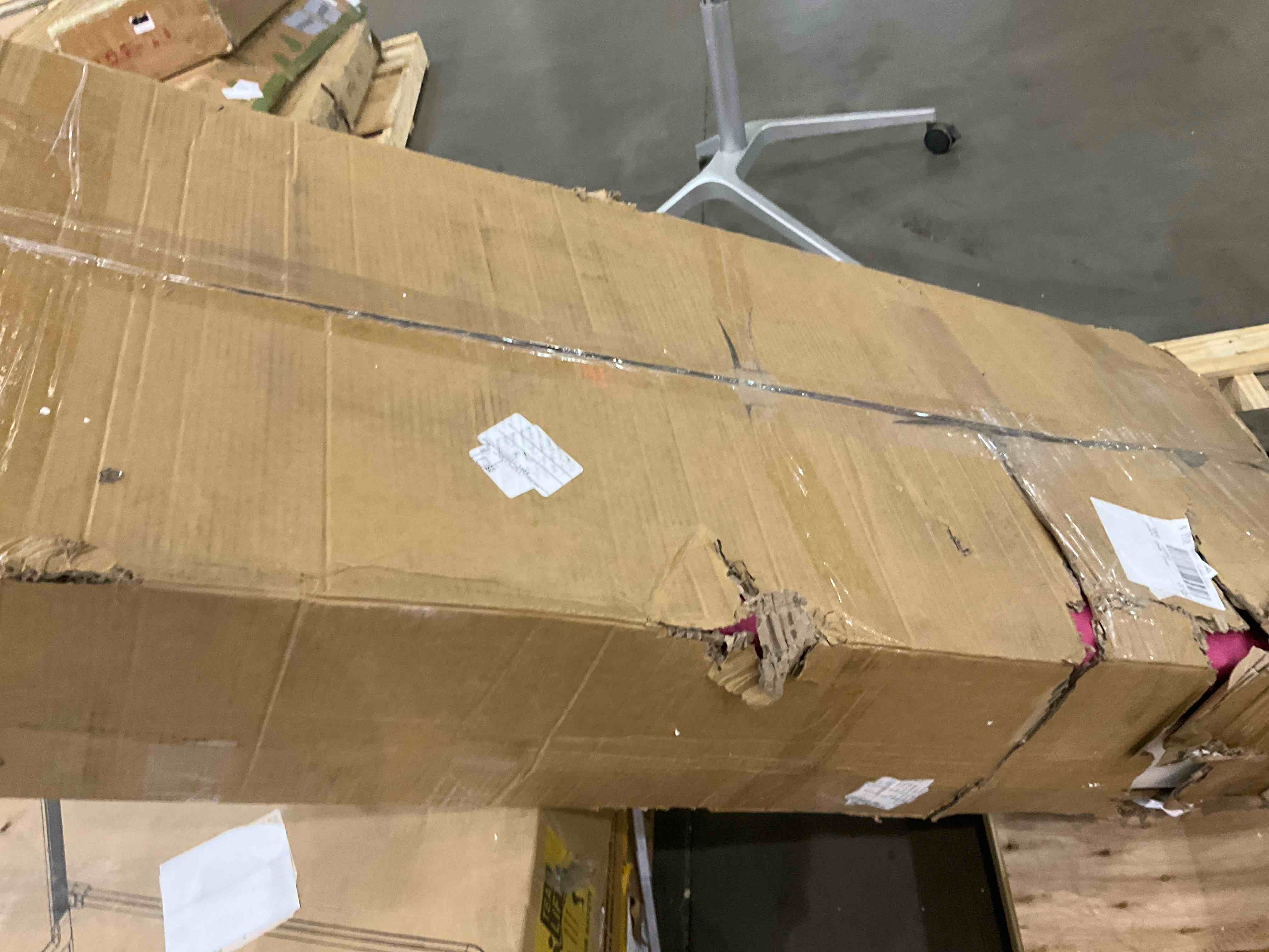 https://s3.amazonaws.com/lotting-images-prod/BargainHunt/BHL00106133_1709816732219.jpeg